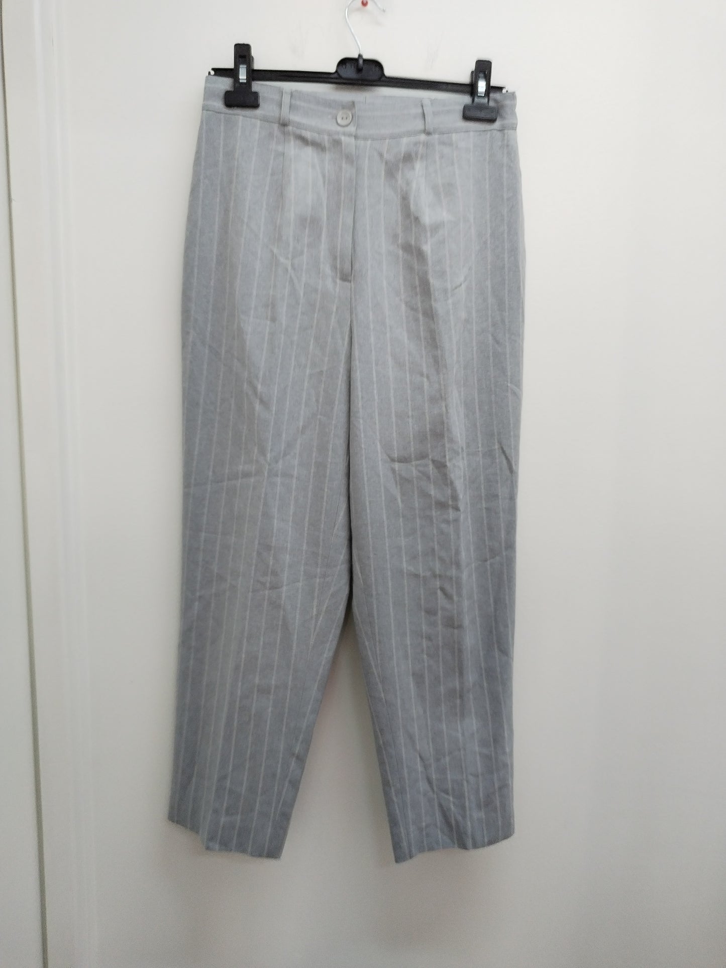 Pantalon léger gris clair rayé Taille 40