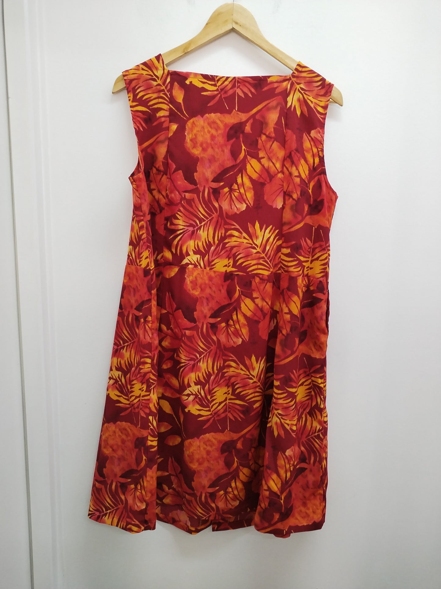 Robe sans manches rouge fleurie Taille L