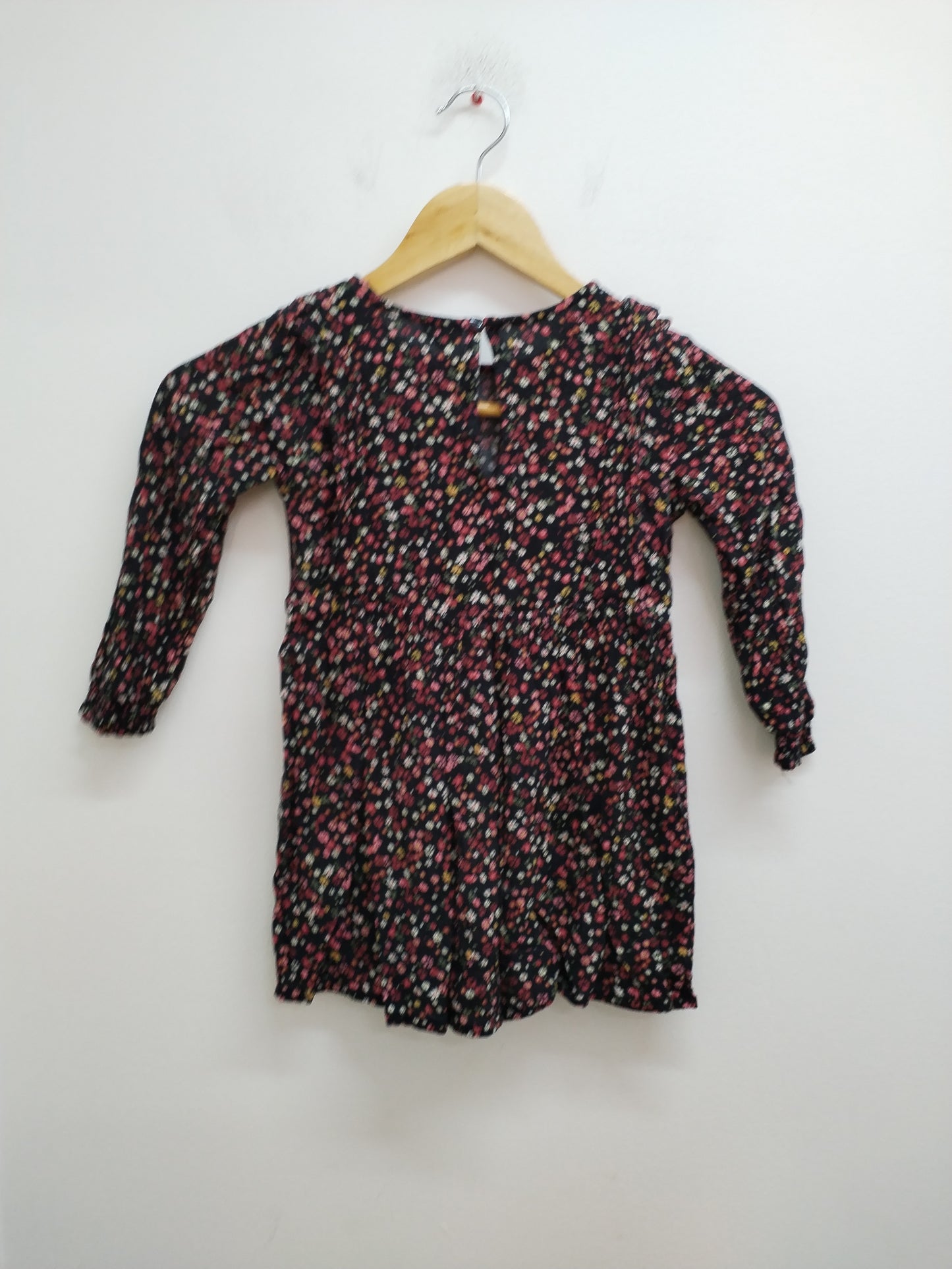 Robe manches longues Kiabi noire fleurie Taille 3 Ans