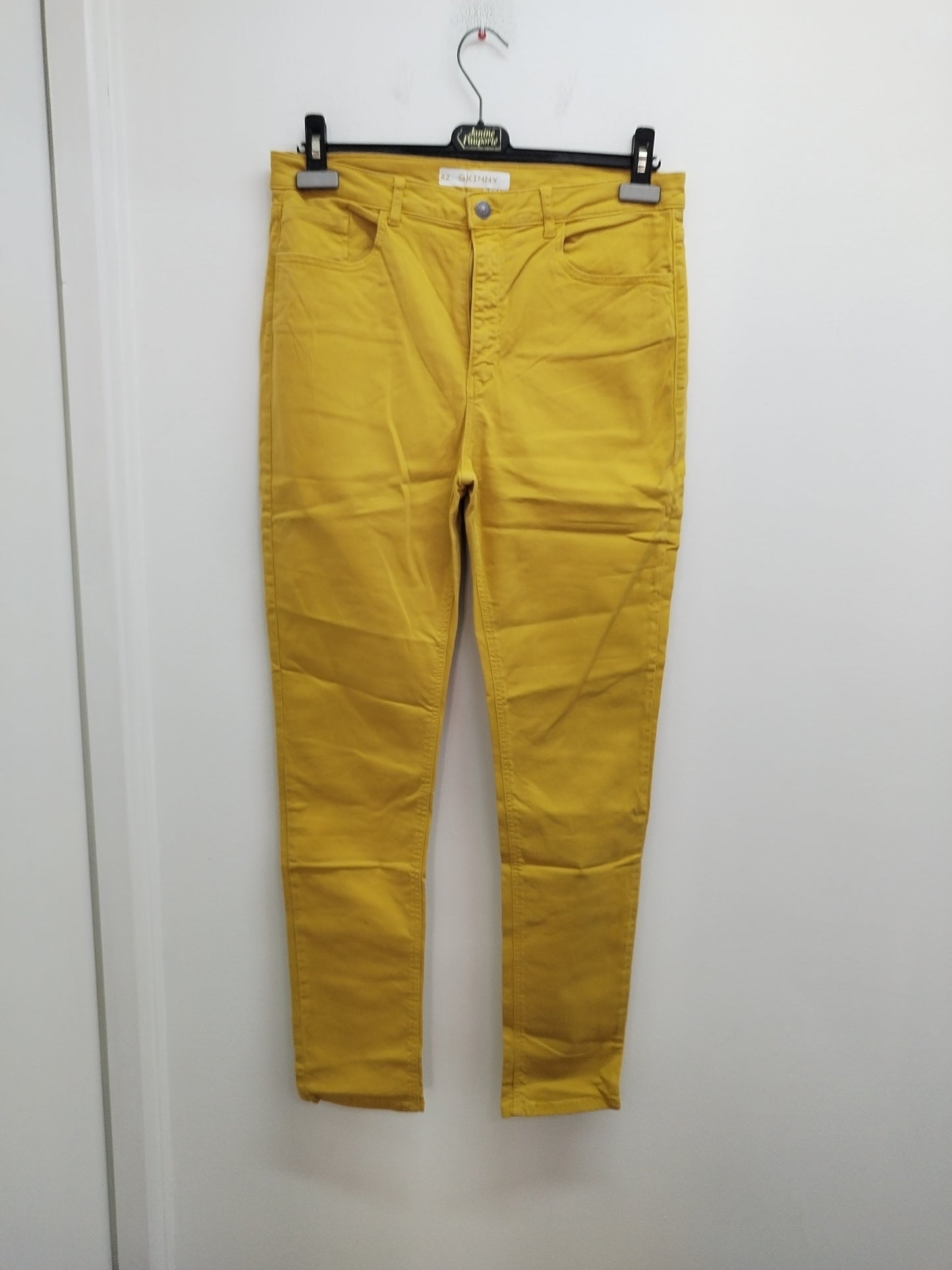 Jeans skinny Kiabi moutarde Taille 42