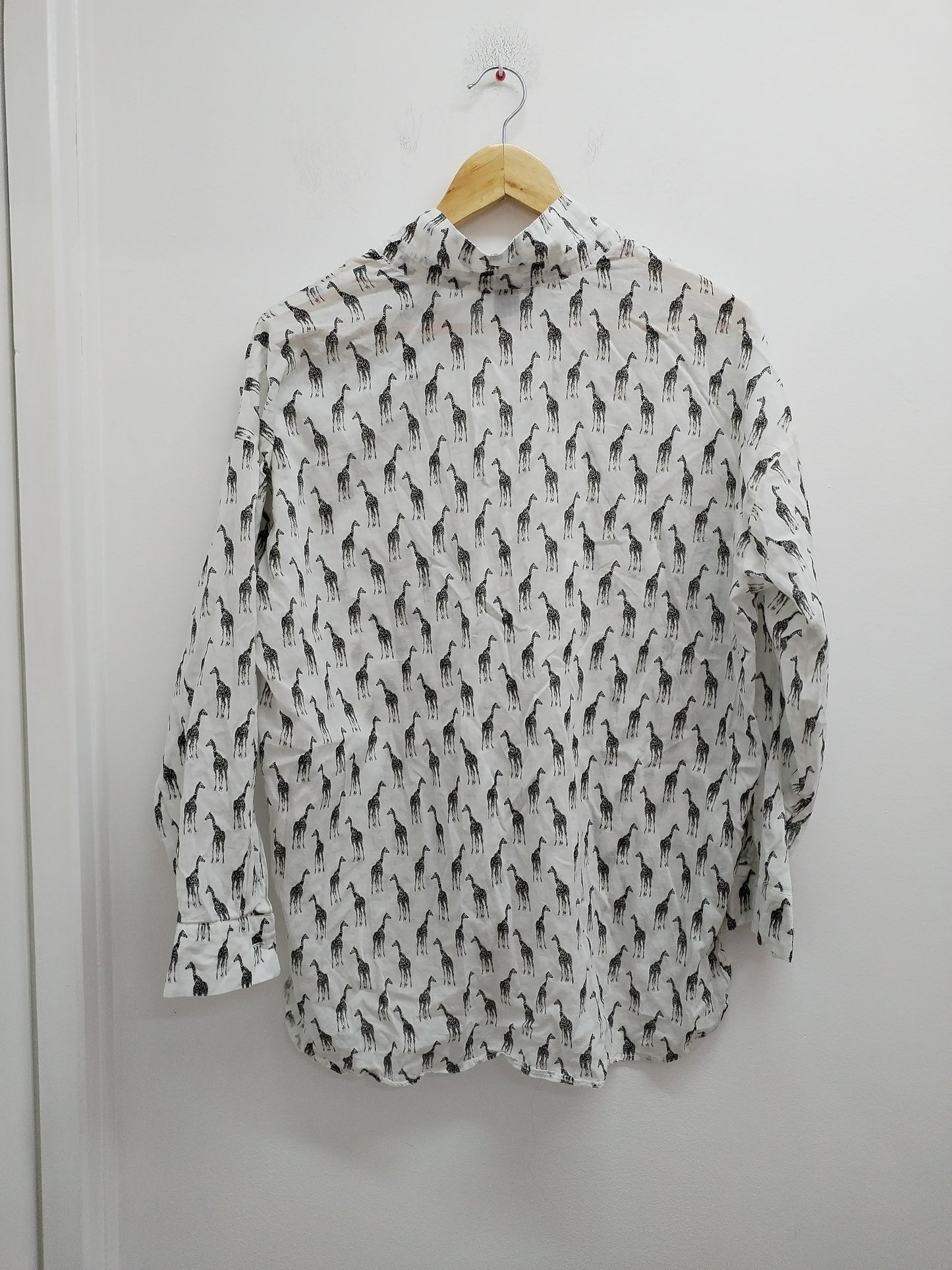 Chemise manches longues H&M blanche à motifs girafes Taille 36