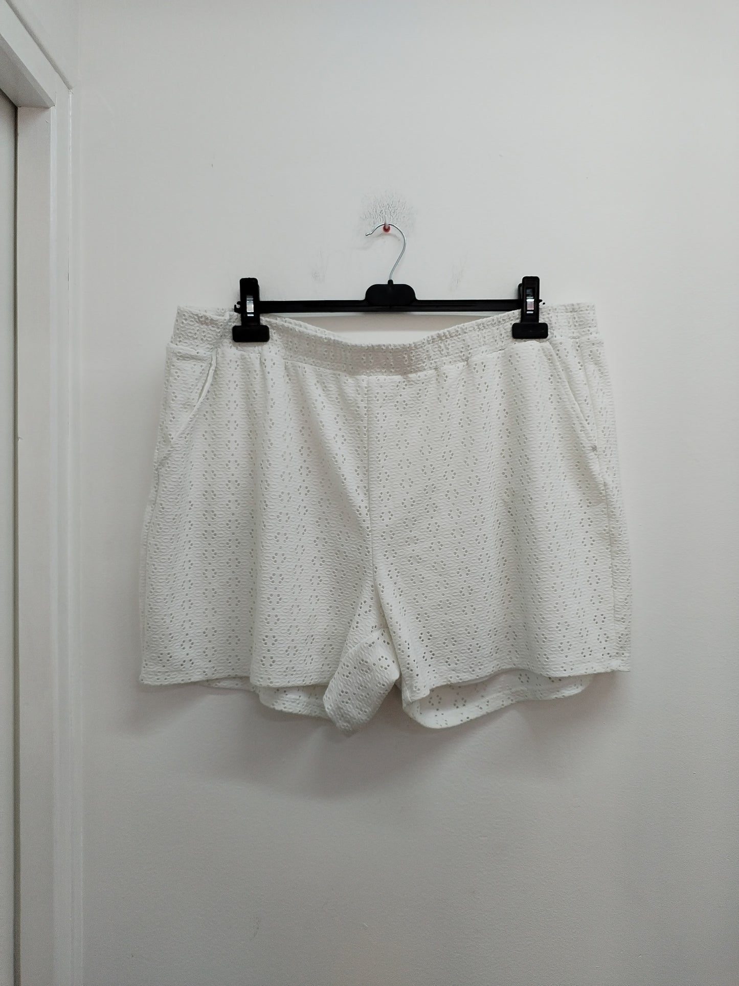 Short C&A blanc ajouré Taille XXL