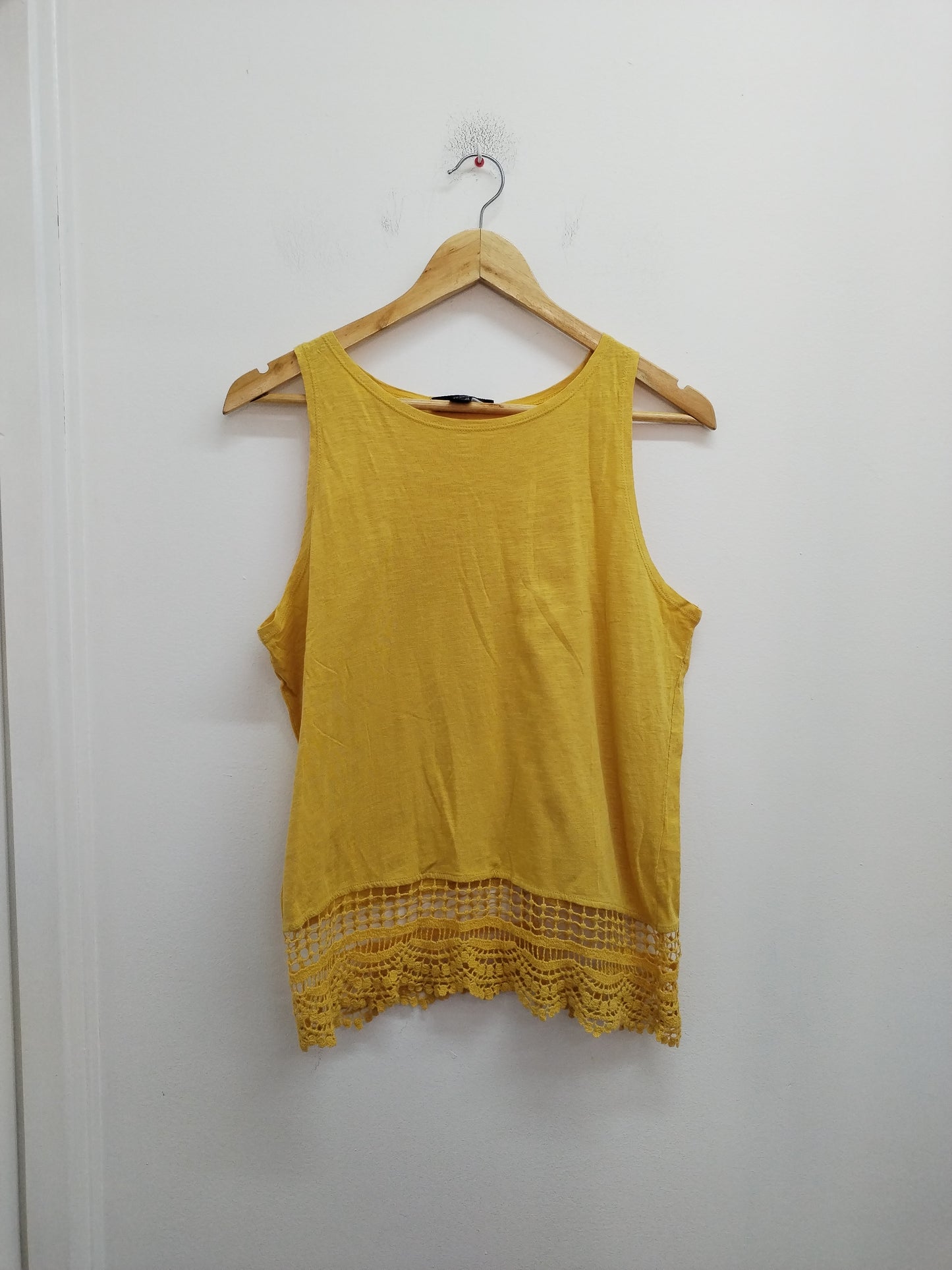 Débardeur Atmosphère jaune moutarde avec dentelle Taille 40