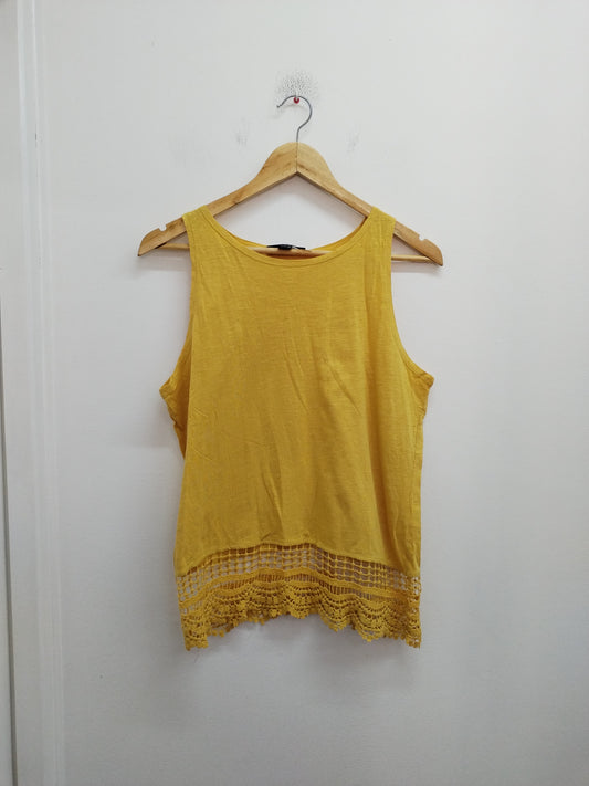 Débardeur Atmosphère jaune moutarde avec dentelle Taille 40