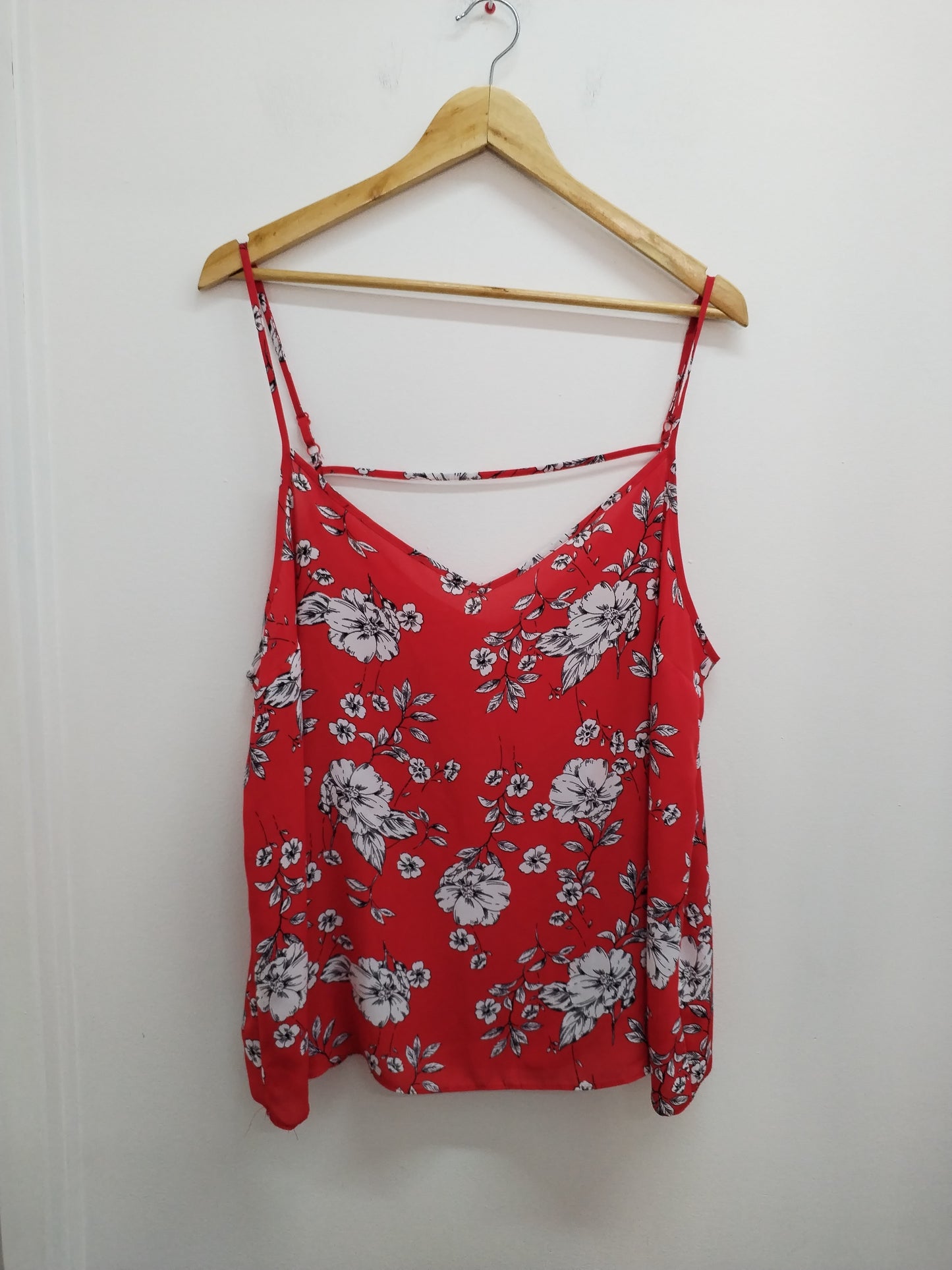 Débardeur Primark rouge fleuri Taille 48