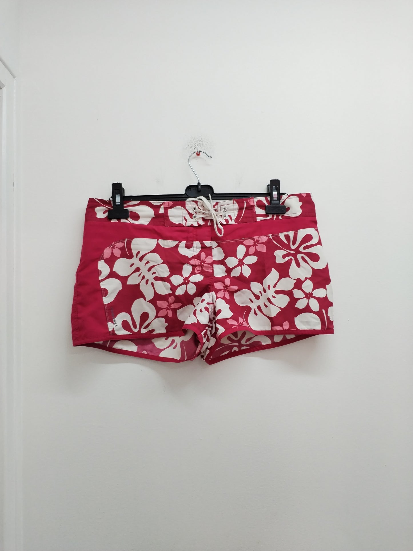 Short Tribord framboise fleuri Taille 44