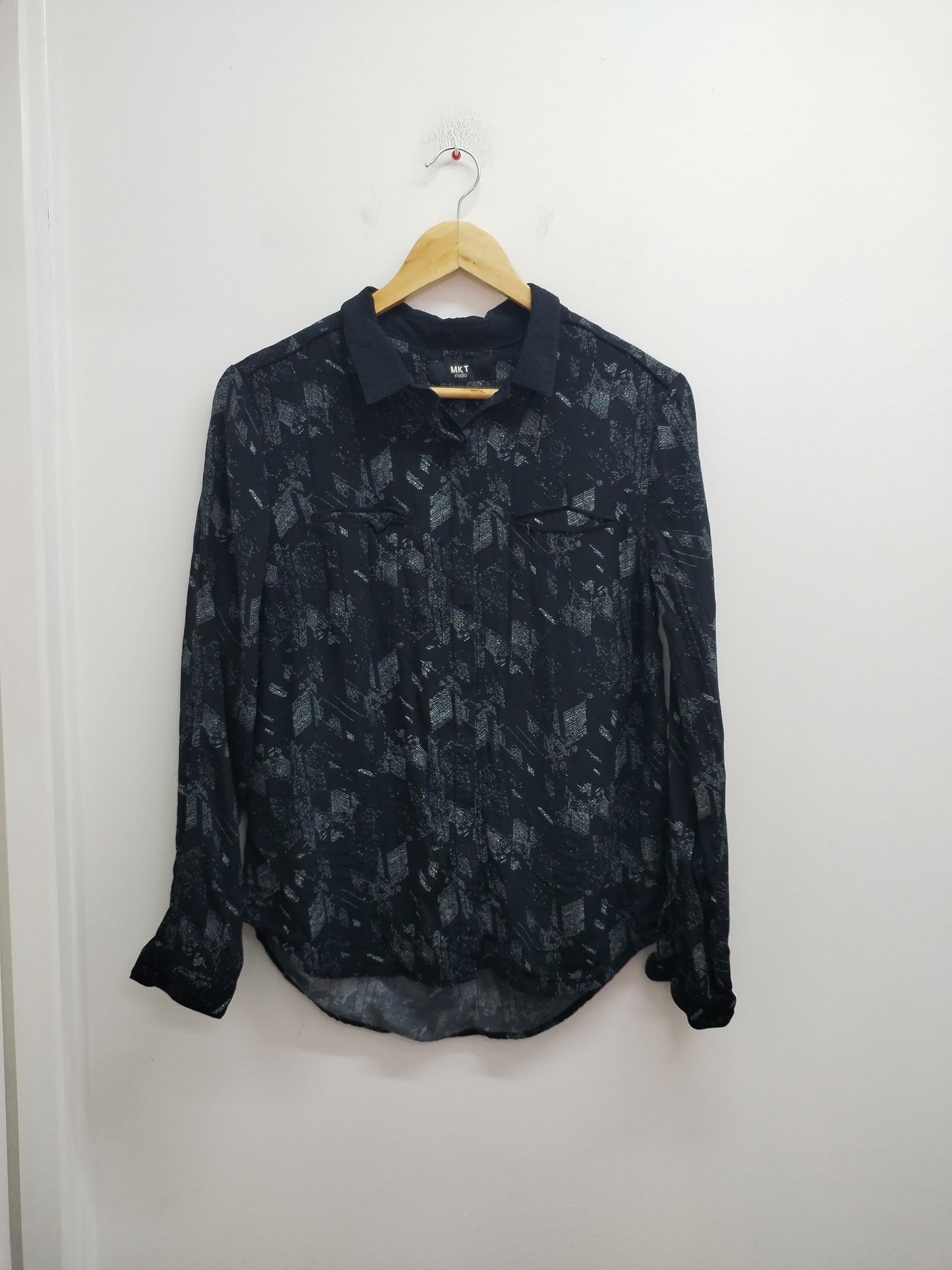 Chemise MKT Studio noir à motifs blancs Taille M