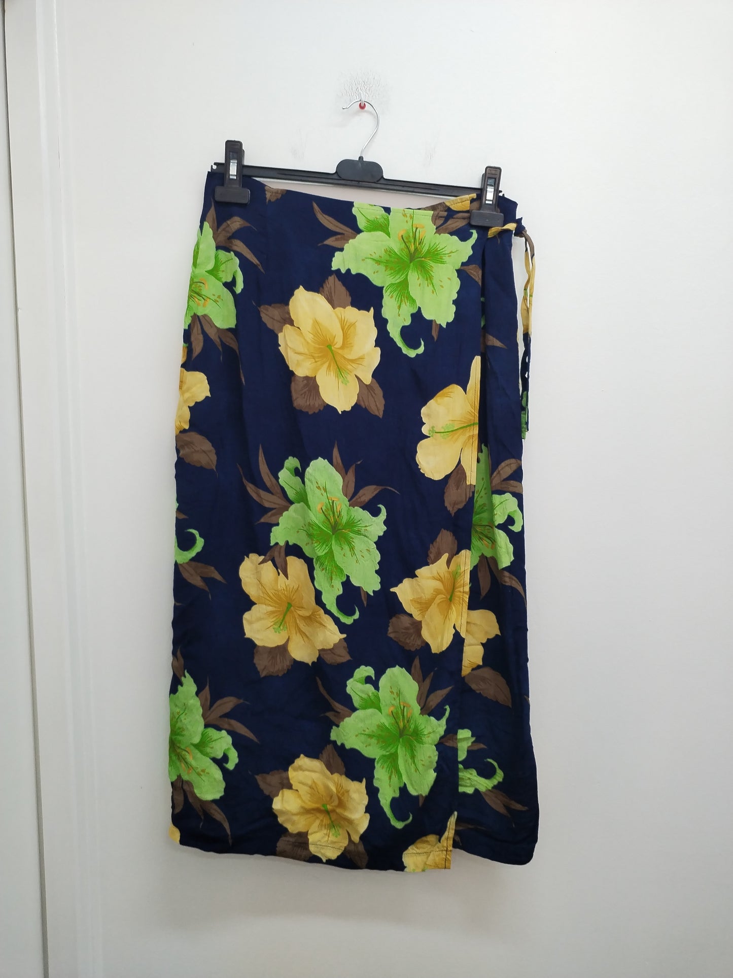Jupe longue portefeuille marine fleurie Taille M