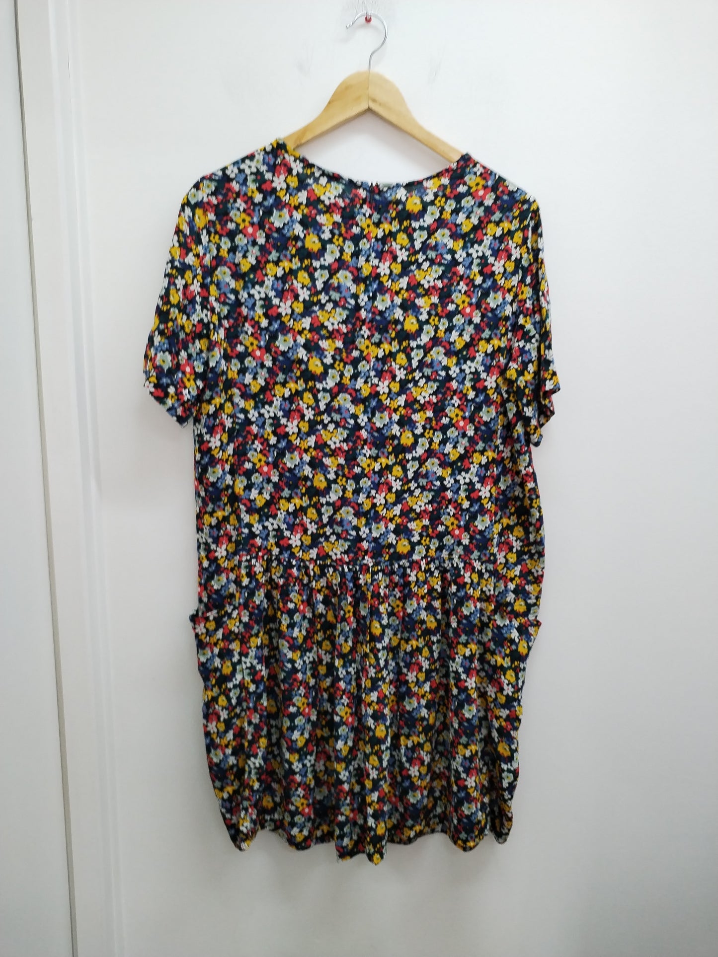 Robe manches courtes Les Essentiels de Monoprix fleurie Taille 42