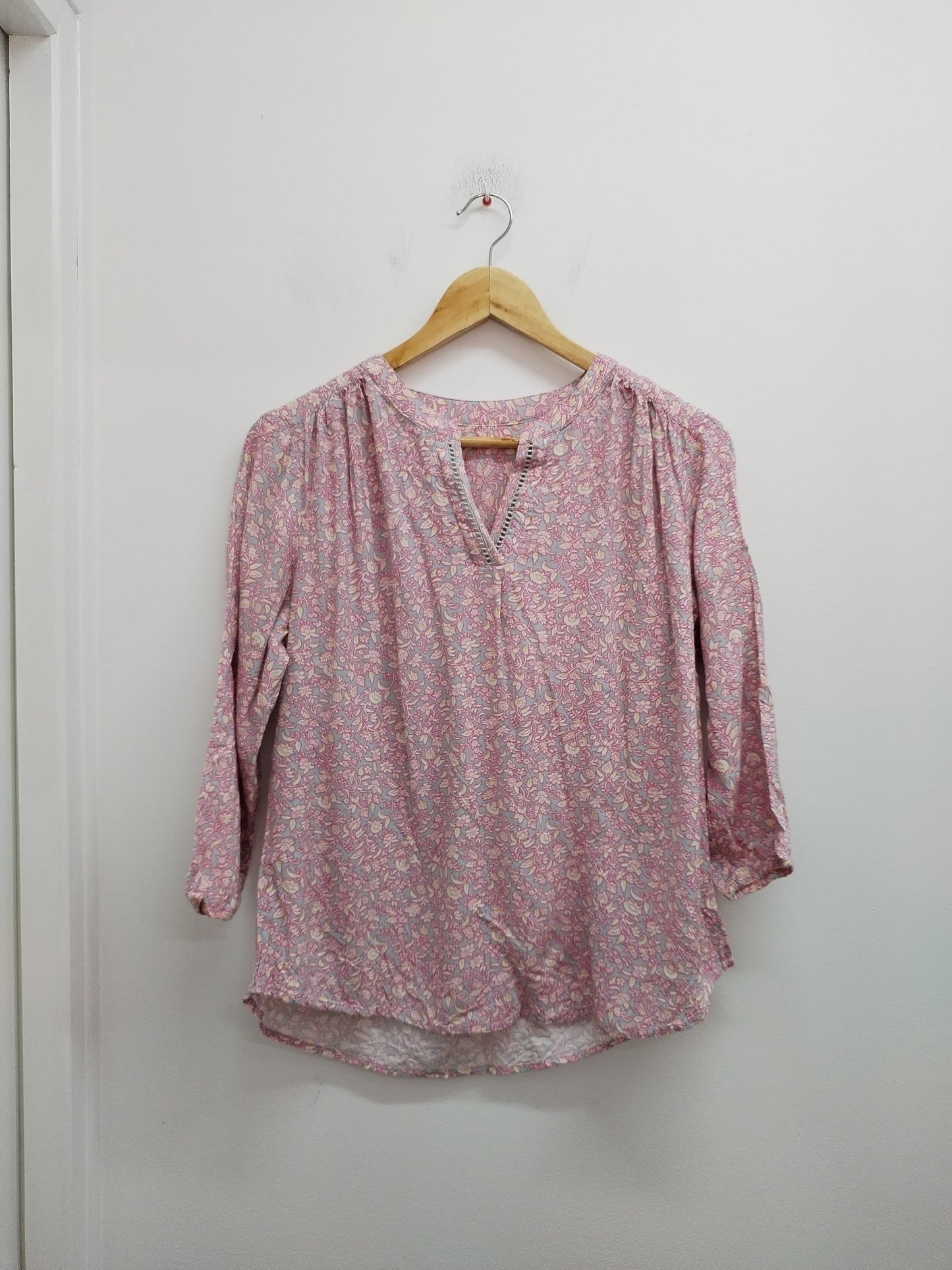 Blouse manches 3/4 grise et rose imprimée Taille L