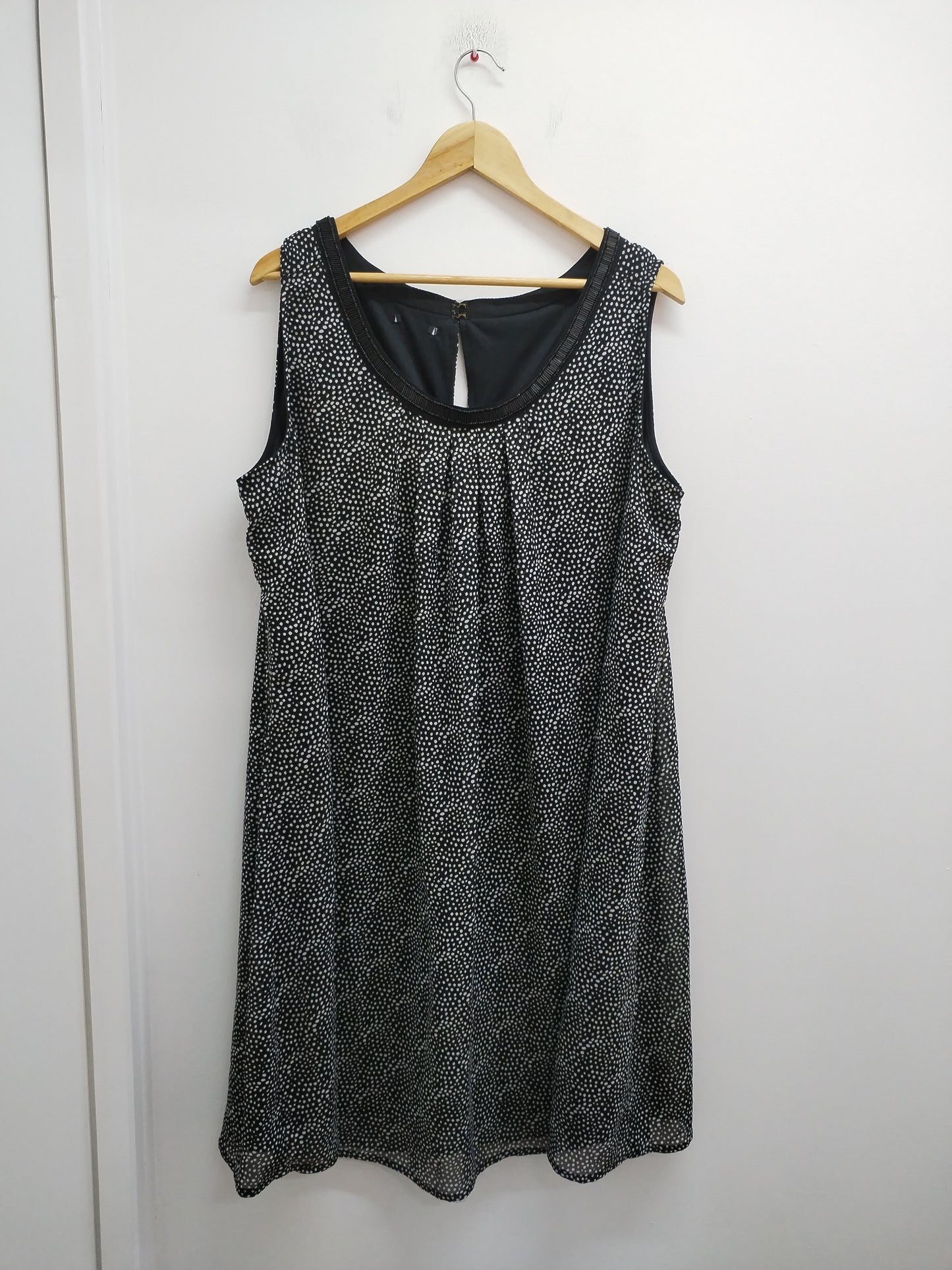 Robe sans manche noire à pois blancs Taille 2XL
