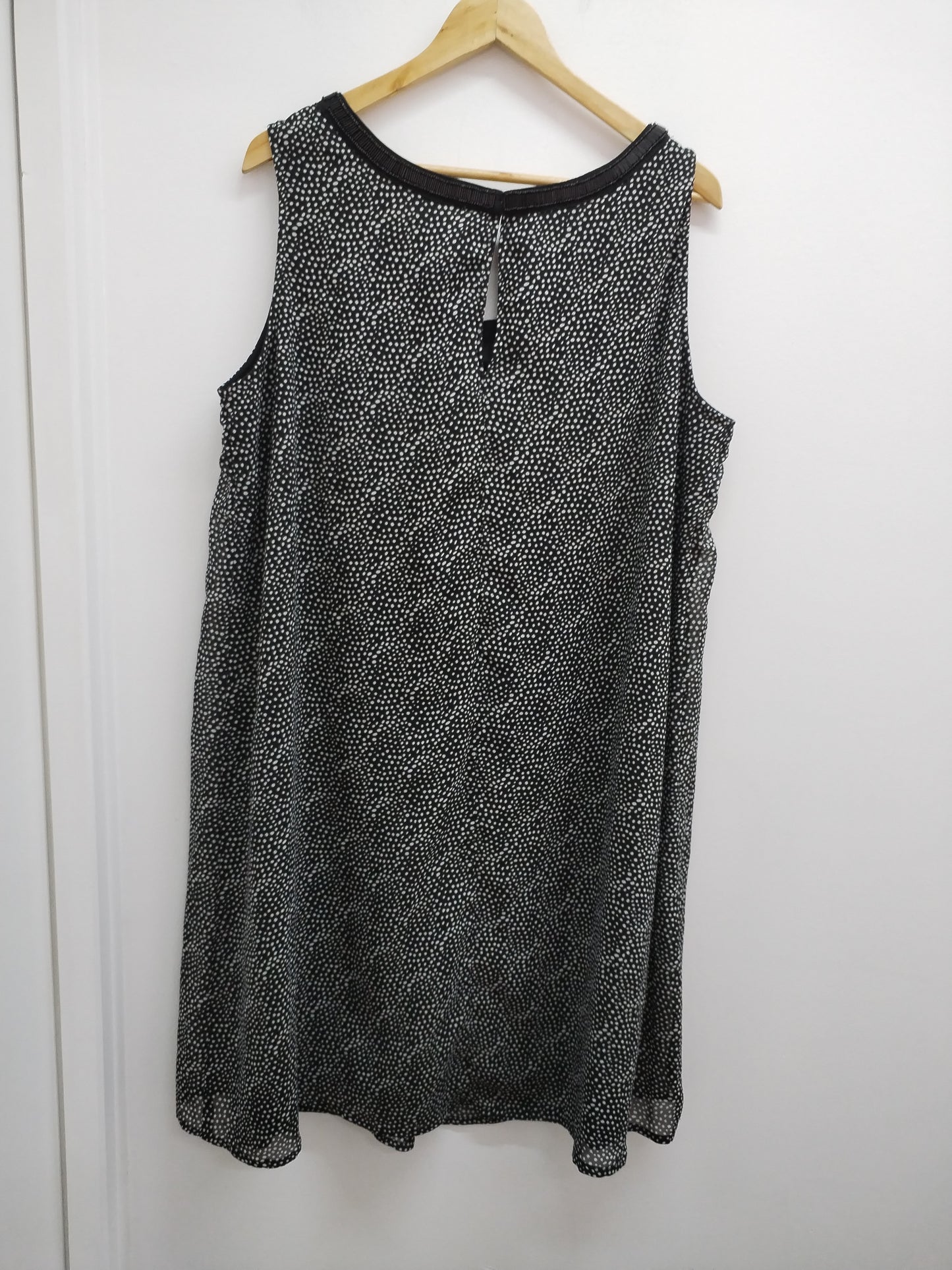 Robe sans manche noire à pois blancs Taille 2XL