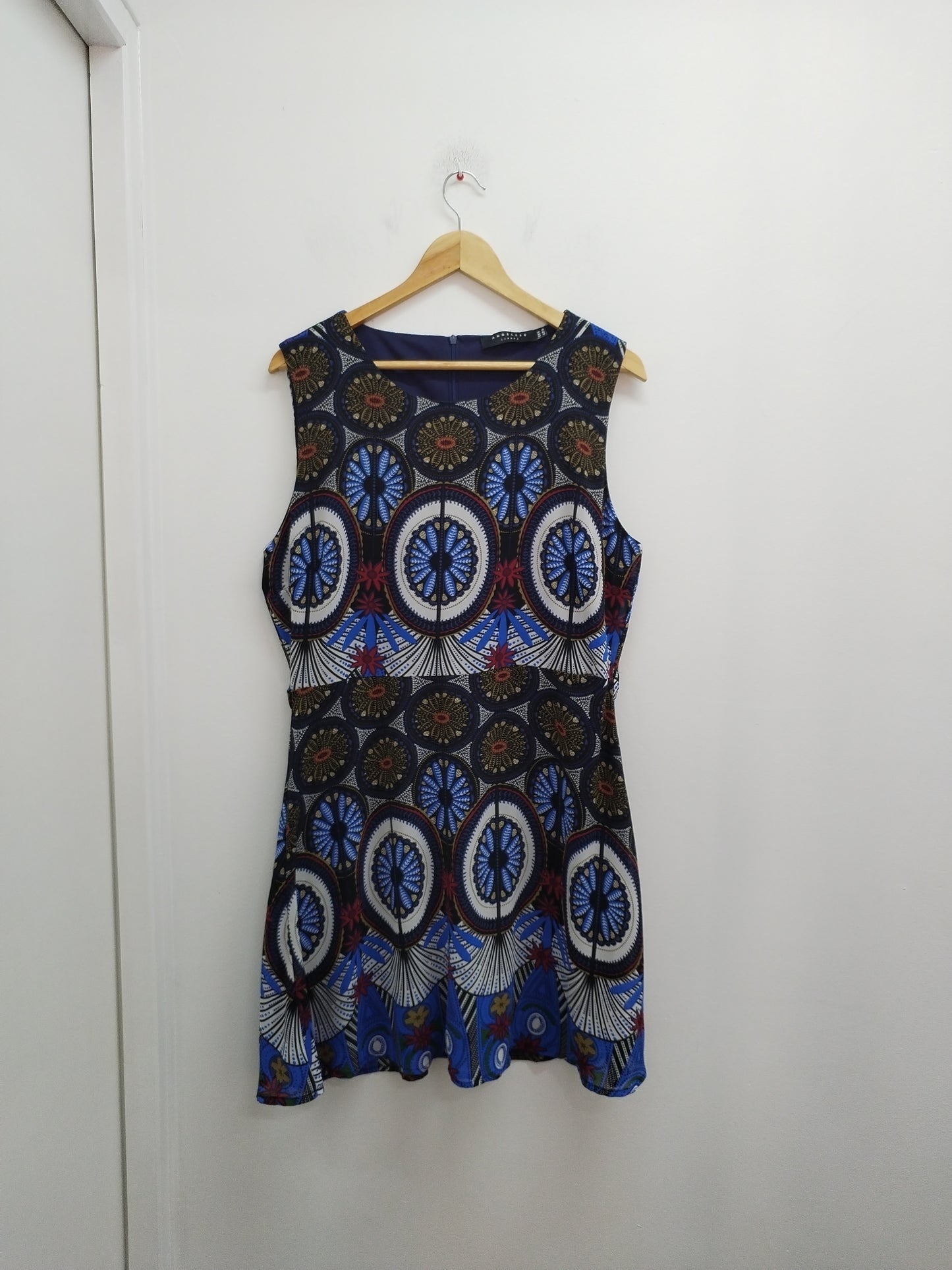 Robe sans manche Angeleye imprimée à motifs Taille XL
