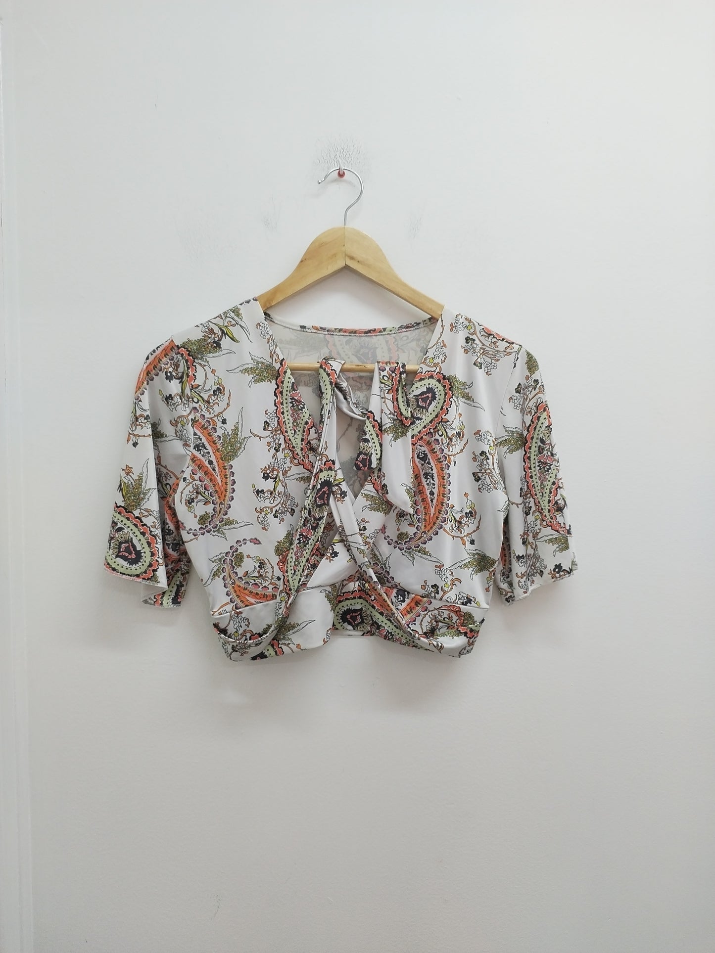 Top court blanc à motifs Taille S/M