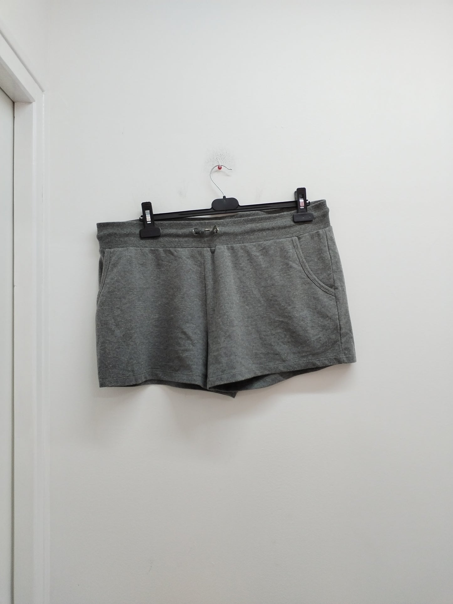 Short Kiabi gris Taille 46