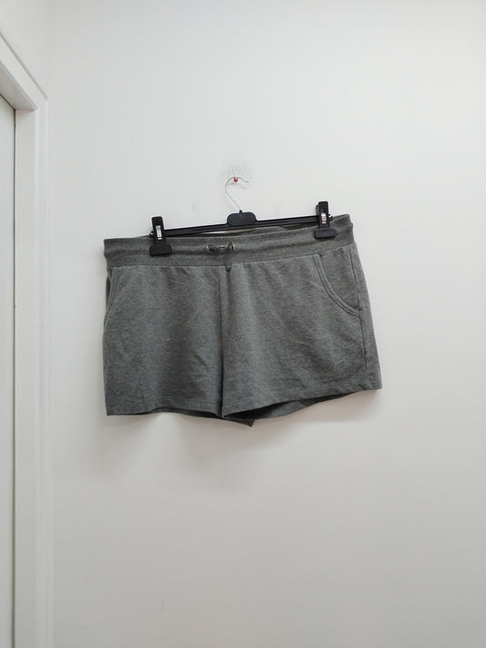 Short Kiabi gris Taille 46