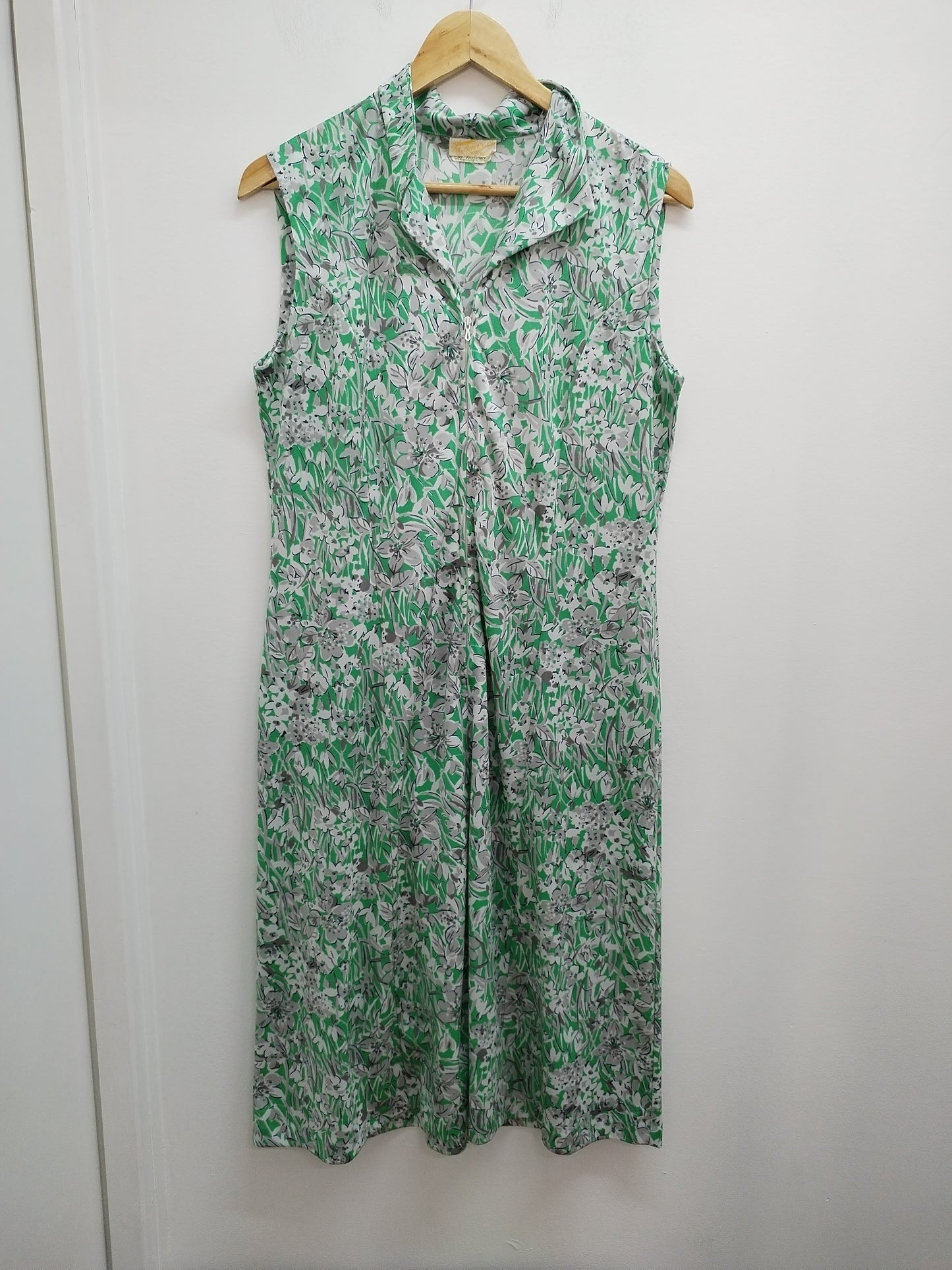 Robe sans manche La Louve Or verte et grise fleurie Taille M