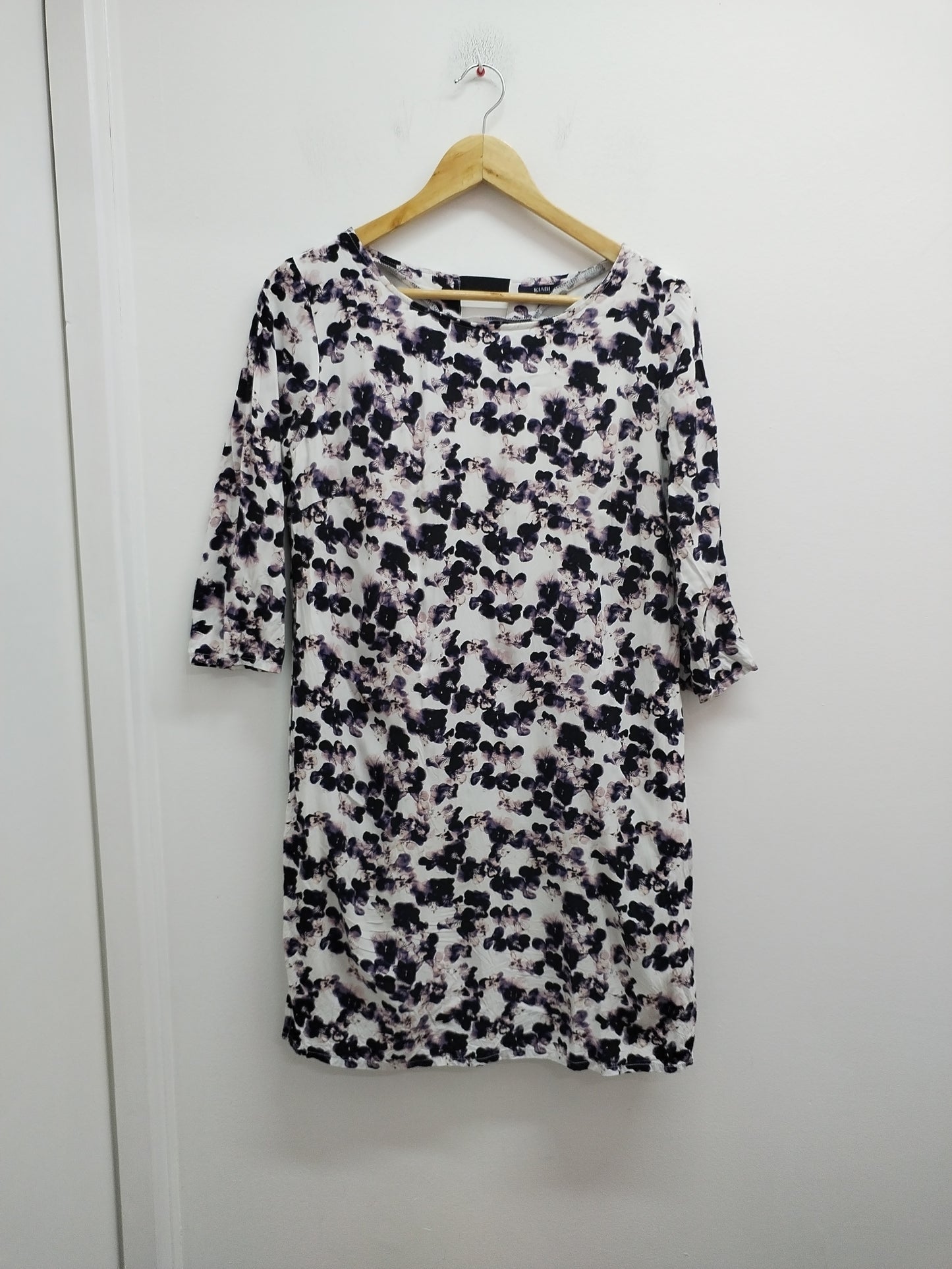 Robe manches 3/4 Kiabi blanche fleurie Taille 38