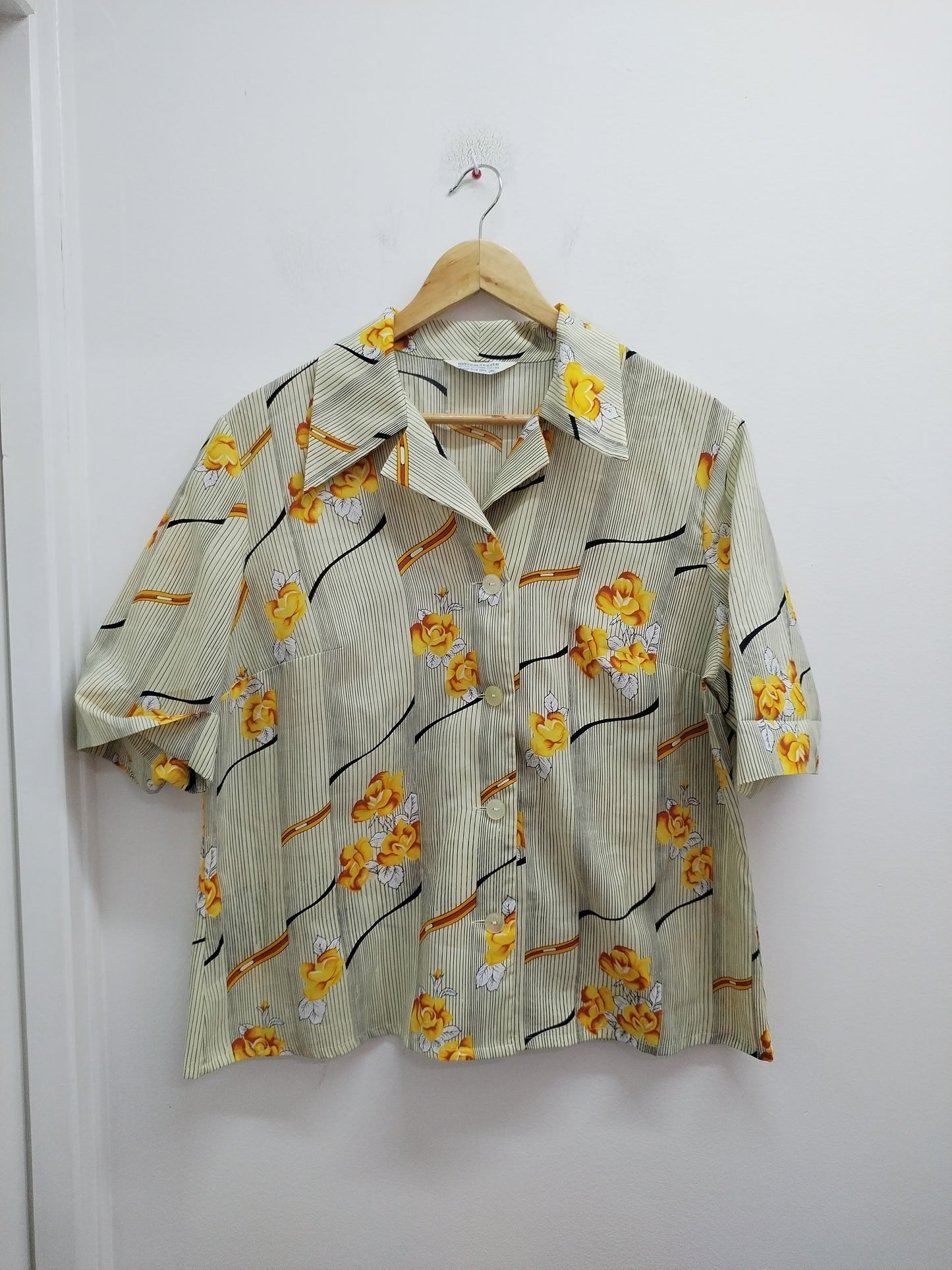 Chemise manches courtes rayée et fleurie Taille 44