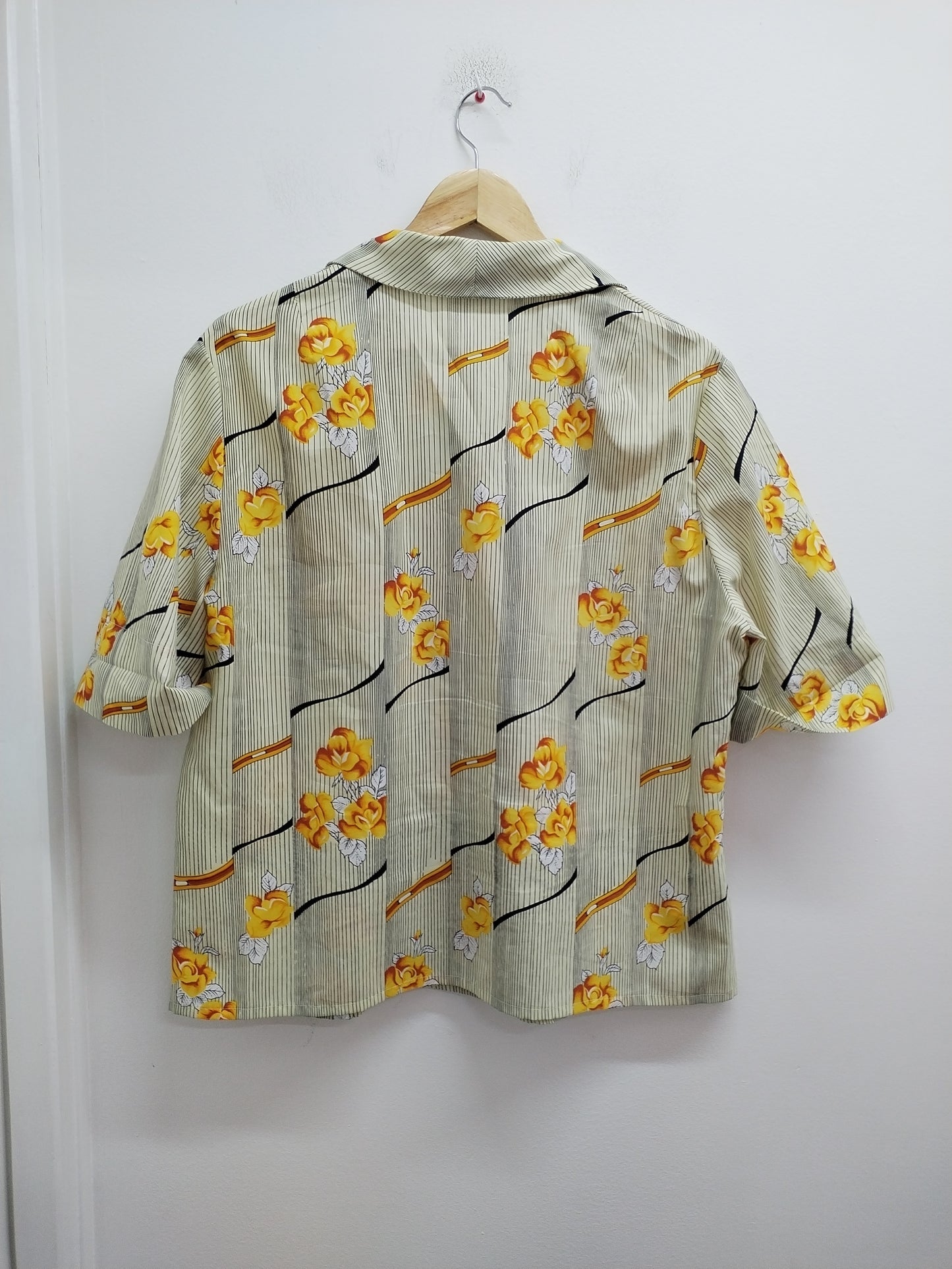 Chemise manches courtes rayée et fleurie Taille 44