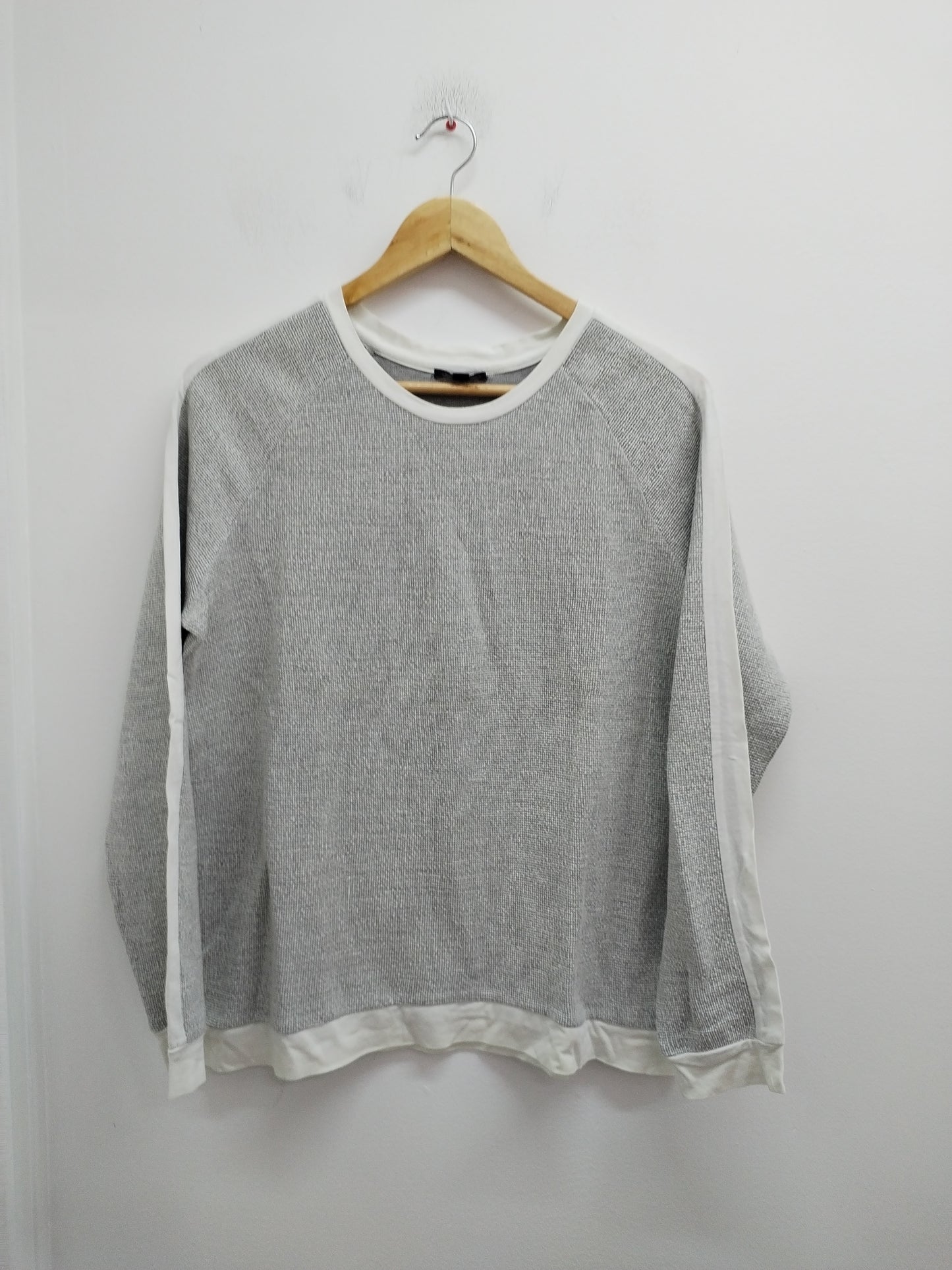 Pull fin Kiabi gris et blanc Taille L