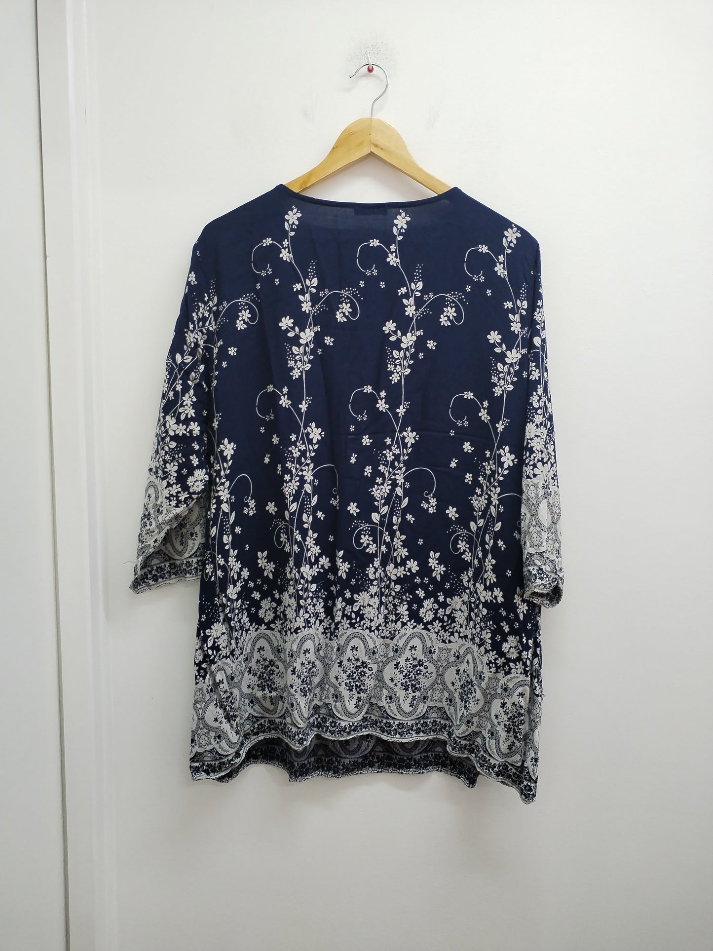 Tunique manches 3/4 Damart marine et blanche fleurie Taille 54