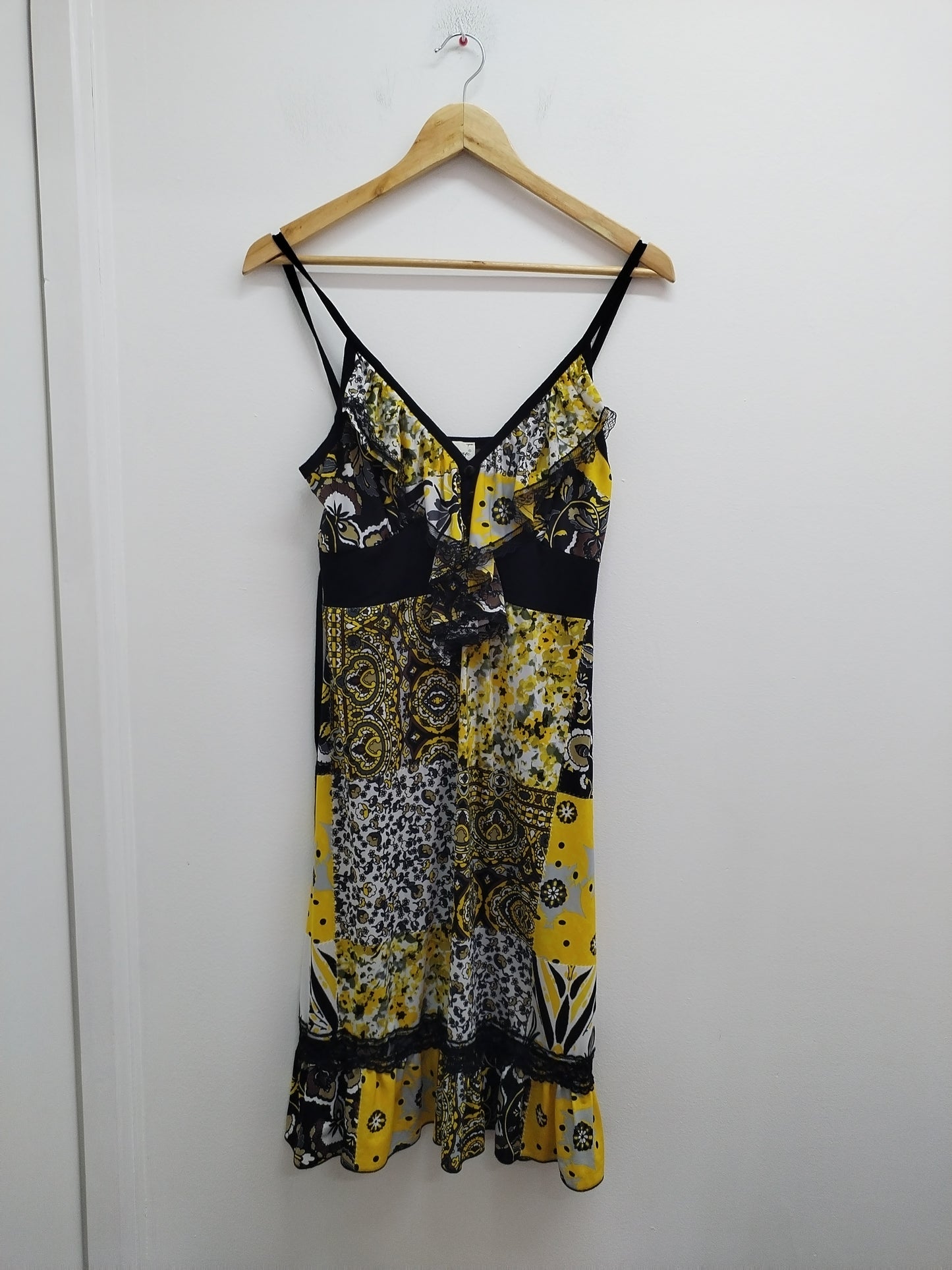 Robe à bretelles Jus d'Orange noire et imprimé blanc et jaune Taille M