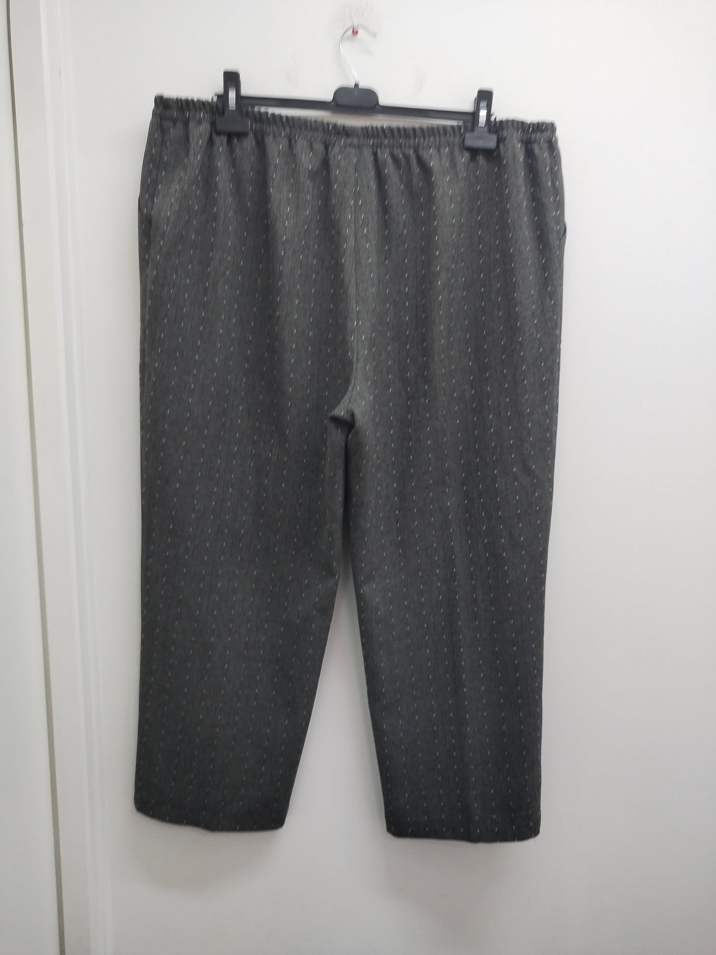 Pantalon Afibel gris à pois blancs Taille 54/56