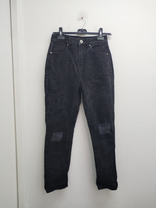 Jeans Mom Boohoo noir délavé avec "usure aux genoux" Taille 34