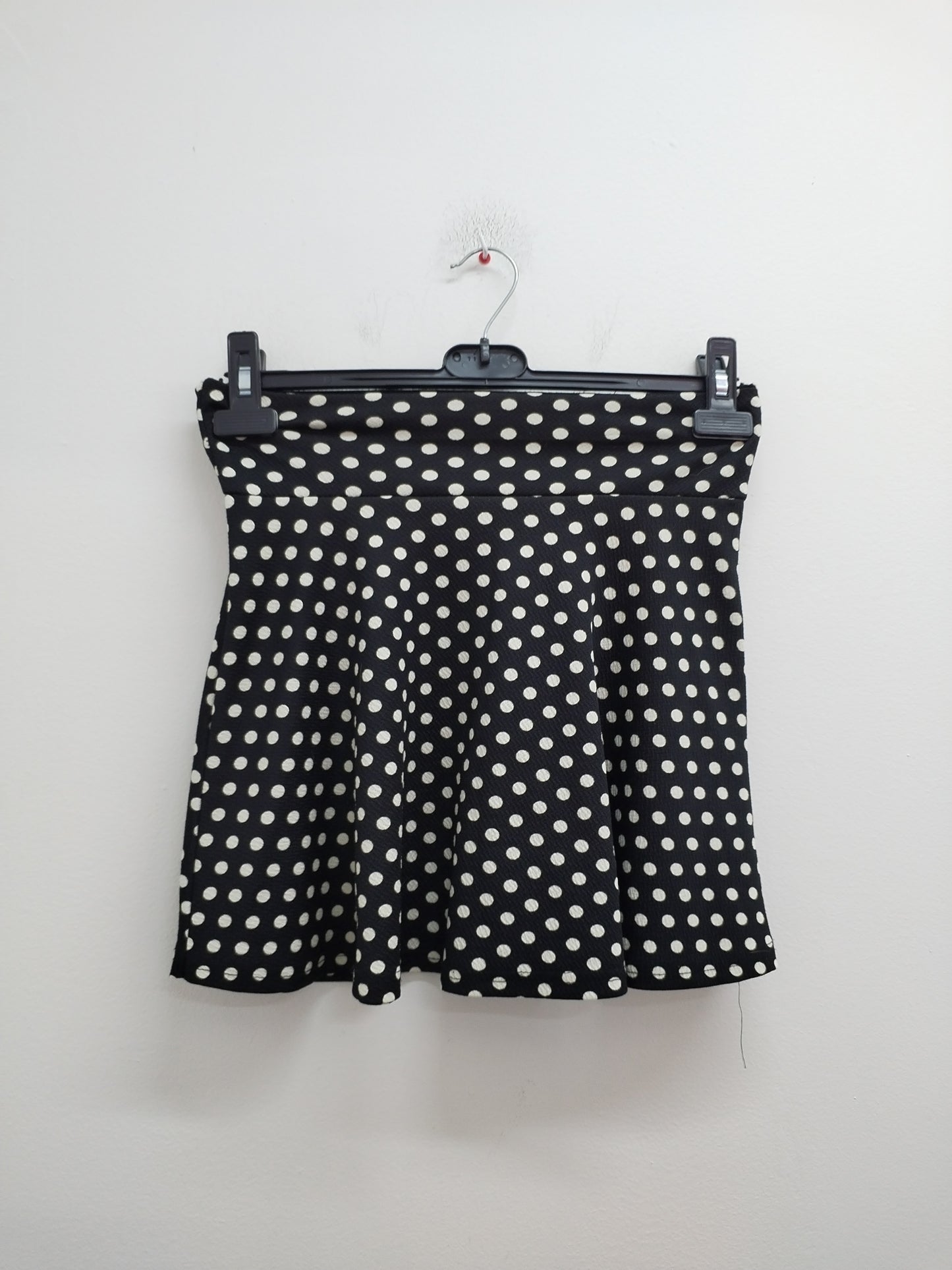 Mini-jupe Red Queen noir à pois blancs Taille 36