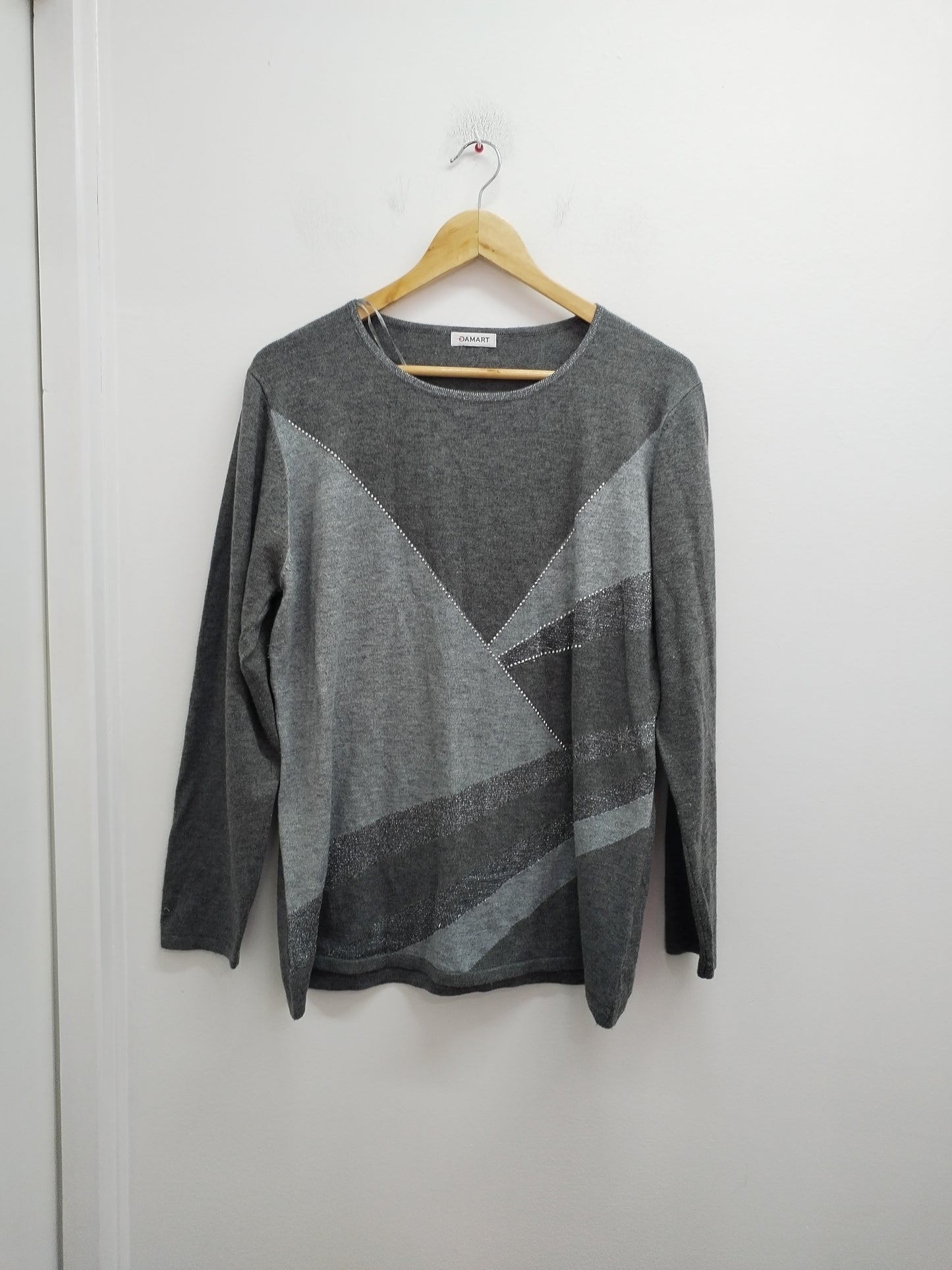 Pull fin Damart gris avec strass Taille 46/48