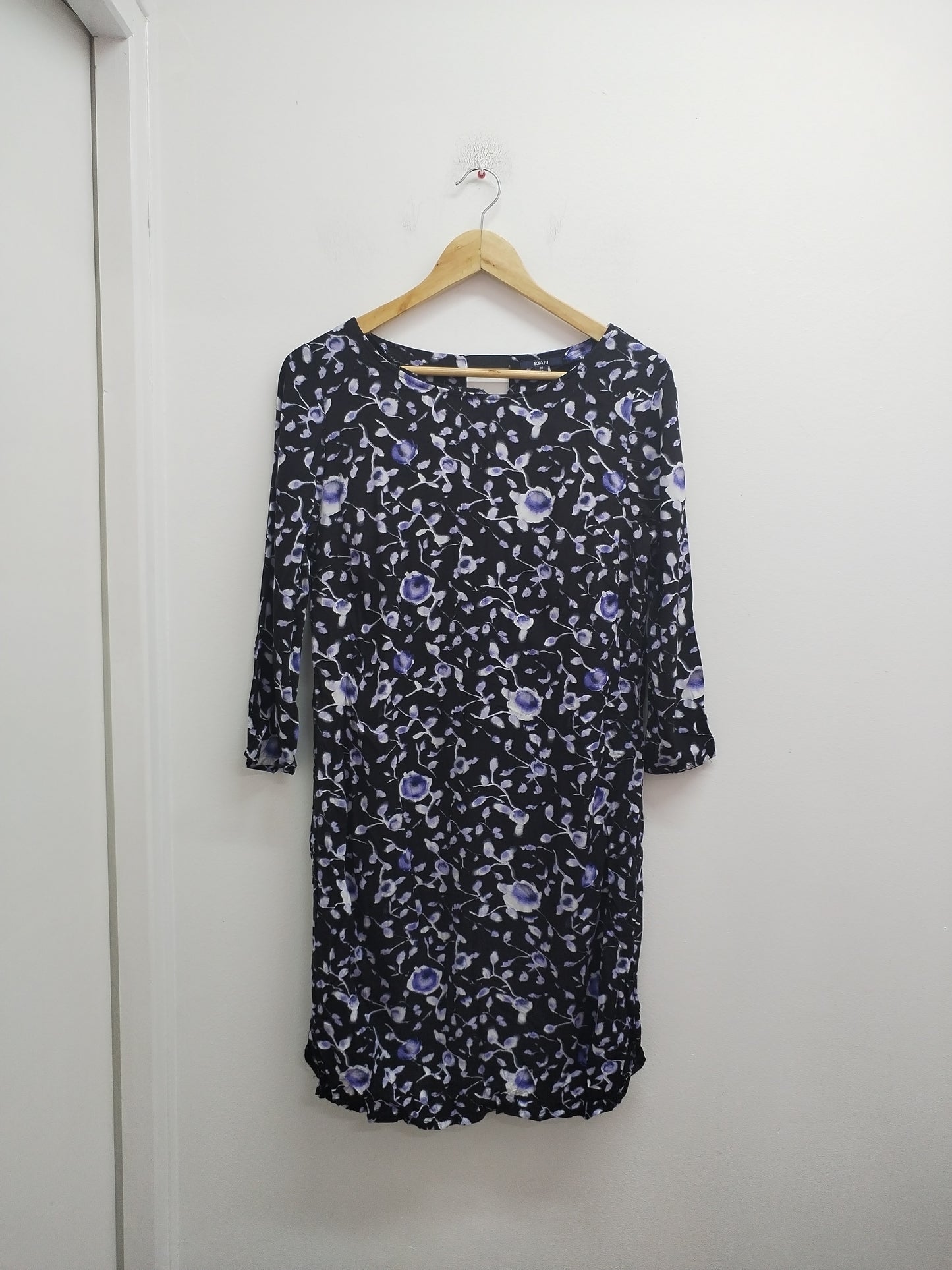 Robe manches 3/4 Kiabi noire fleurie Taille 38