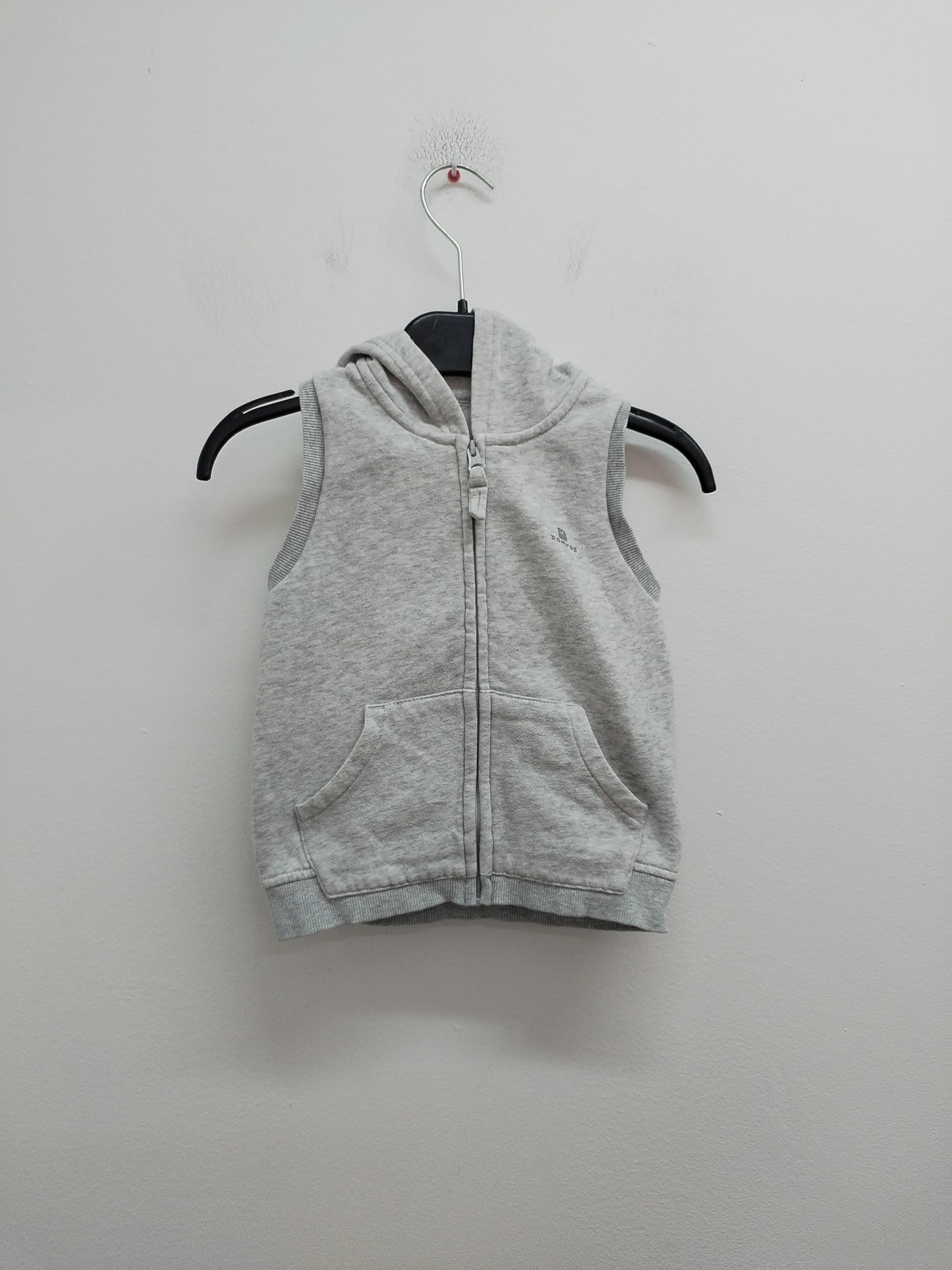 Sweat sans manche à capuche Domyos gris clair Taille 18 Mois