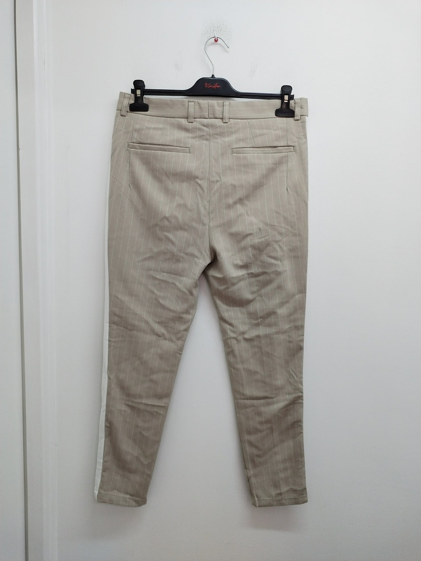 Pantalon de costume 2Y Premium beige rayé Taille 40