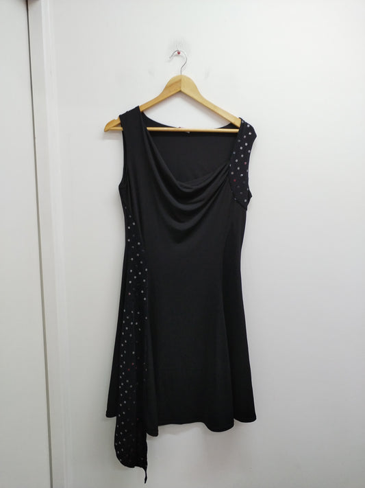 Robe sans manche asymétrique Dass & Co noire avec strass Taille L
