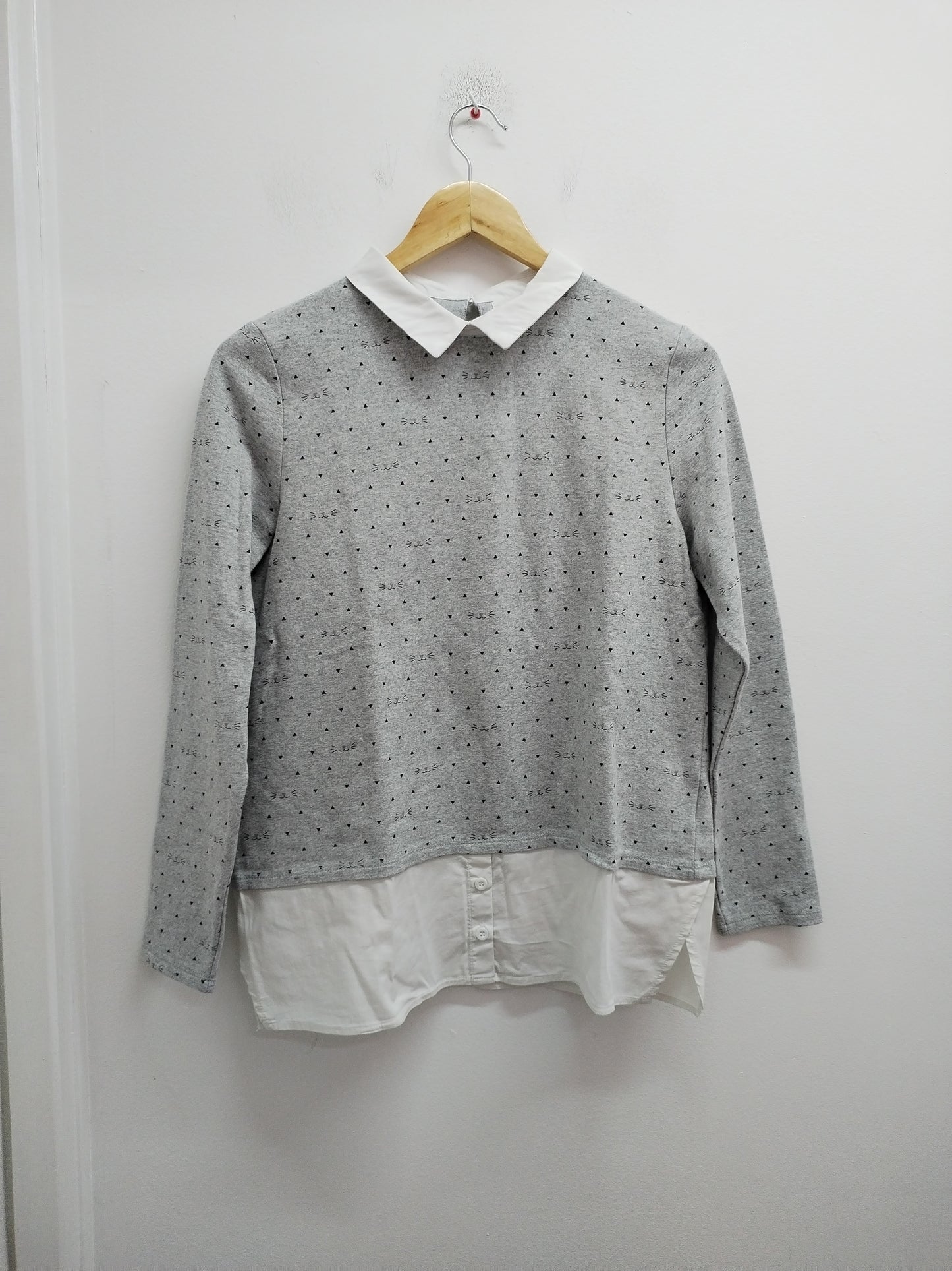 Pull chemise Cache-Cache gris et blanc à motifs Taille M