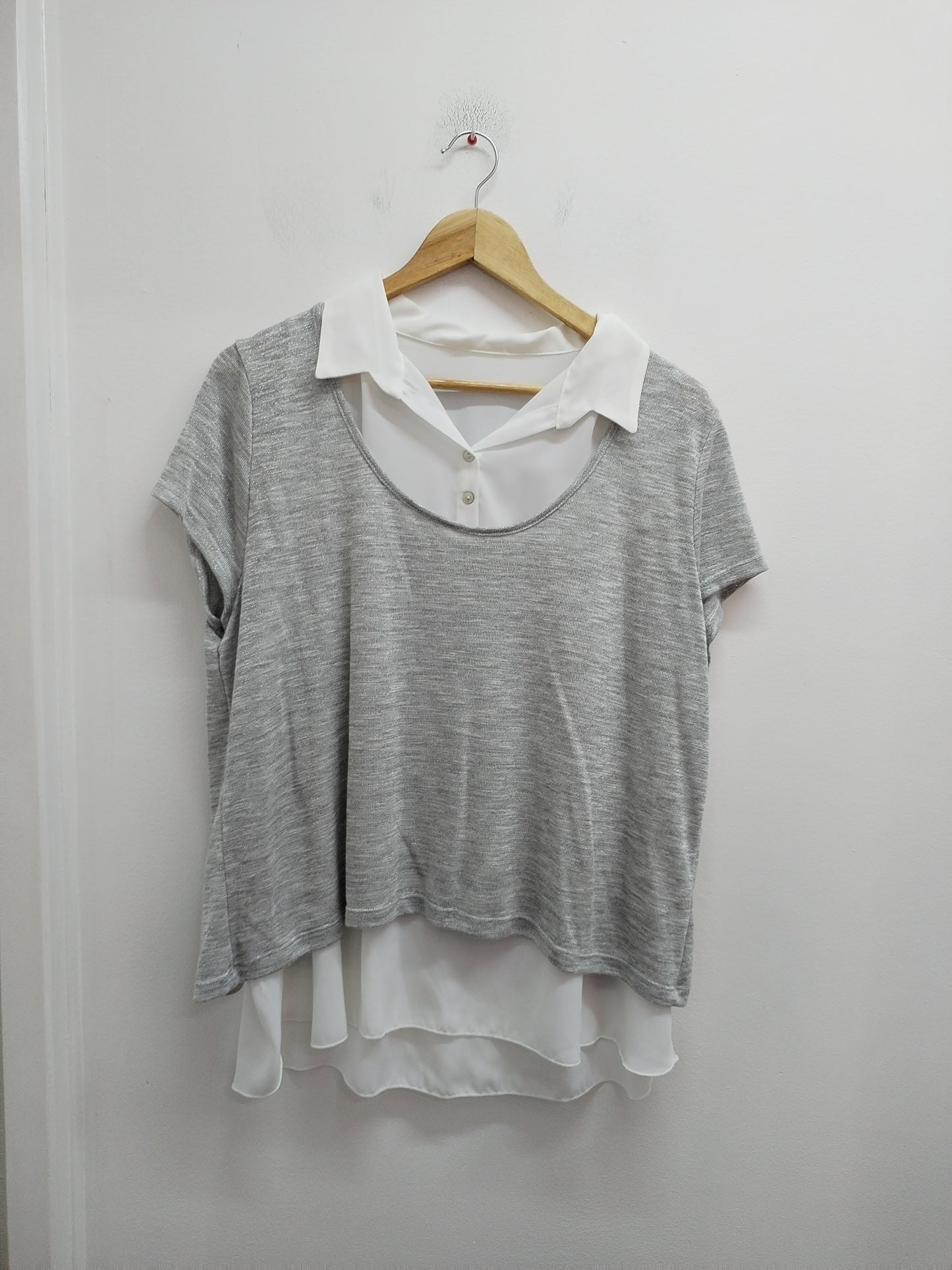 Pull chemise manches courtes gris argenté et blanc Taille L