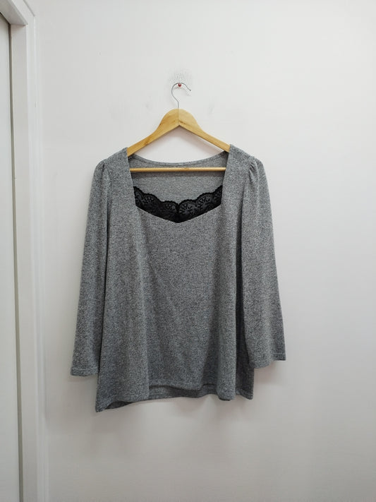 Pull fin manches 3/4 gris chiné avec dentelle noire Taille L