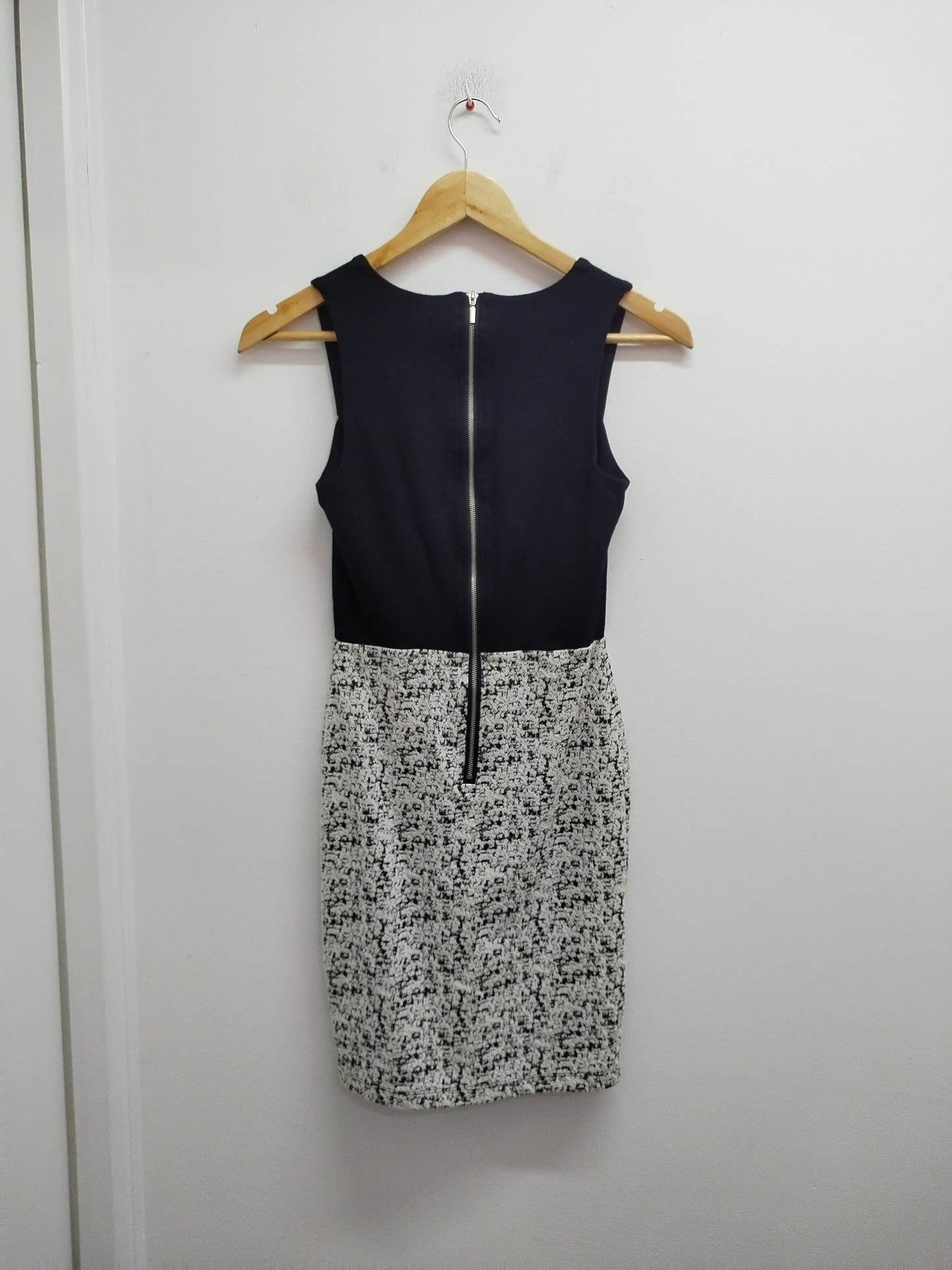 Robes sans manche Dex noire et blanche chinée Taille XS