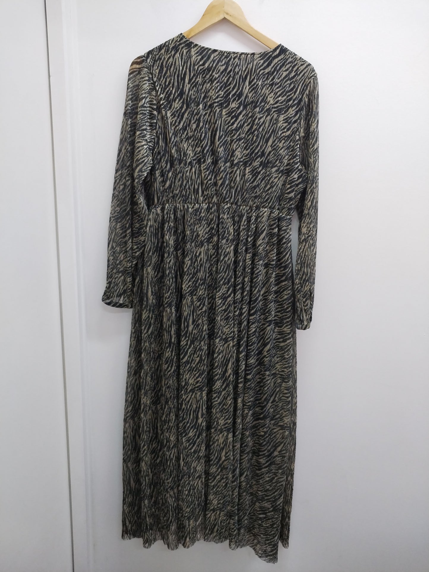 Robe longue manches longues Gémo noire et dorée Taille L