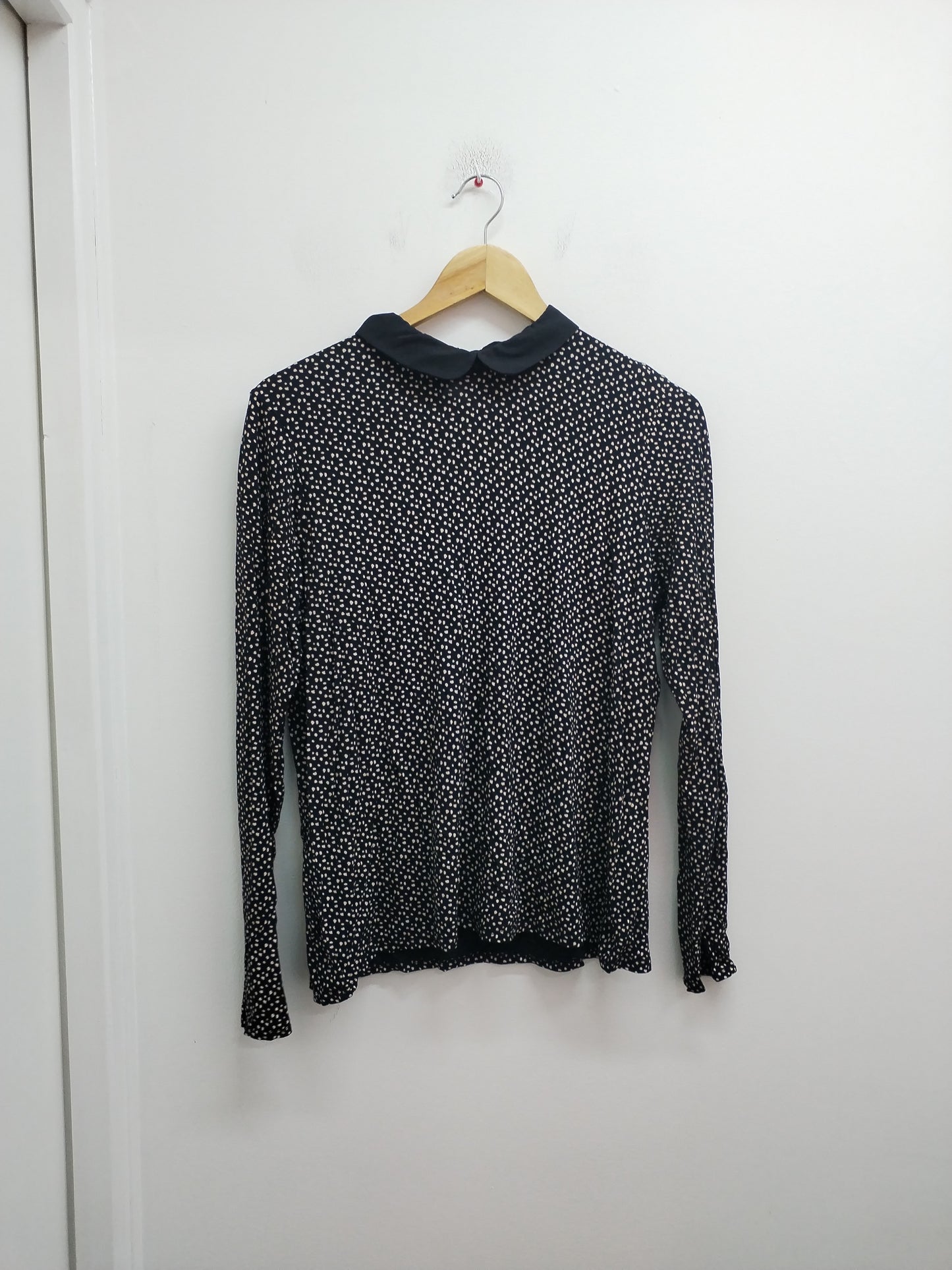 T-shirt manches longues avec col Kiabi noir à pois blancs Taille L