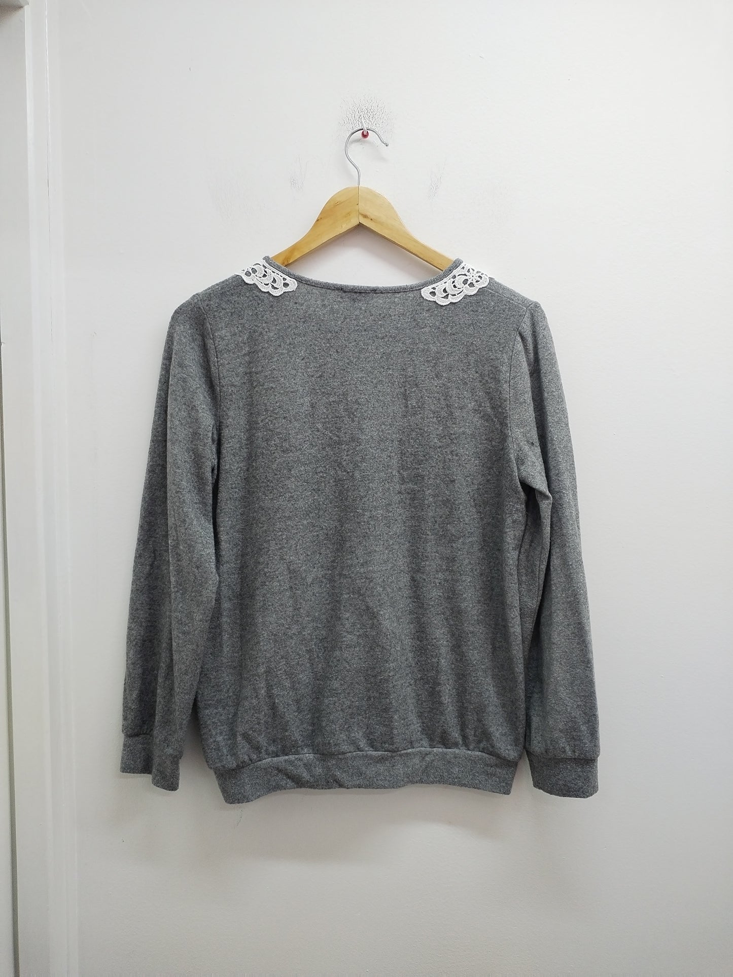Pull Zamba gris avec col dentelle Taille M