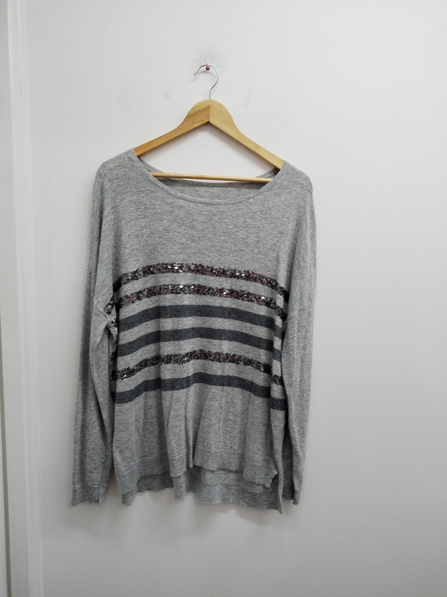 Pull fin gris clair avec rayures en sequins Taille XL