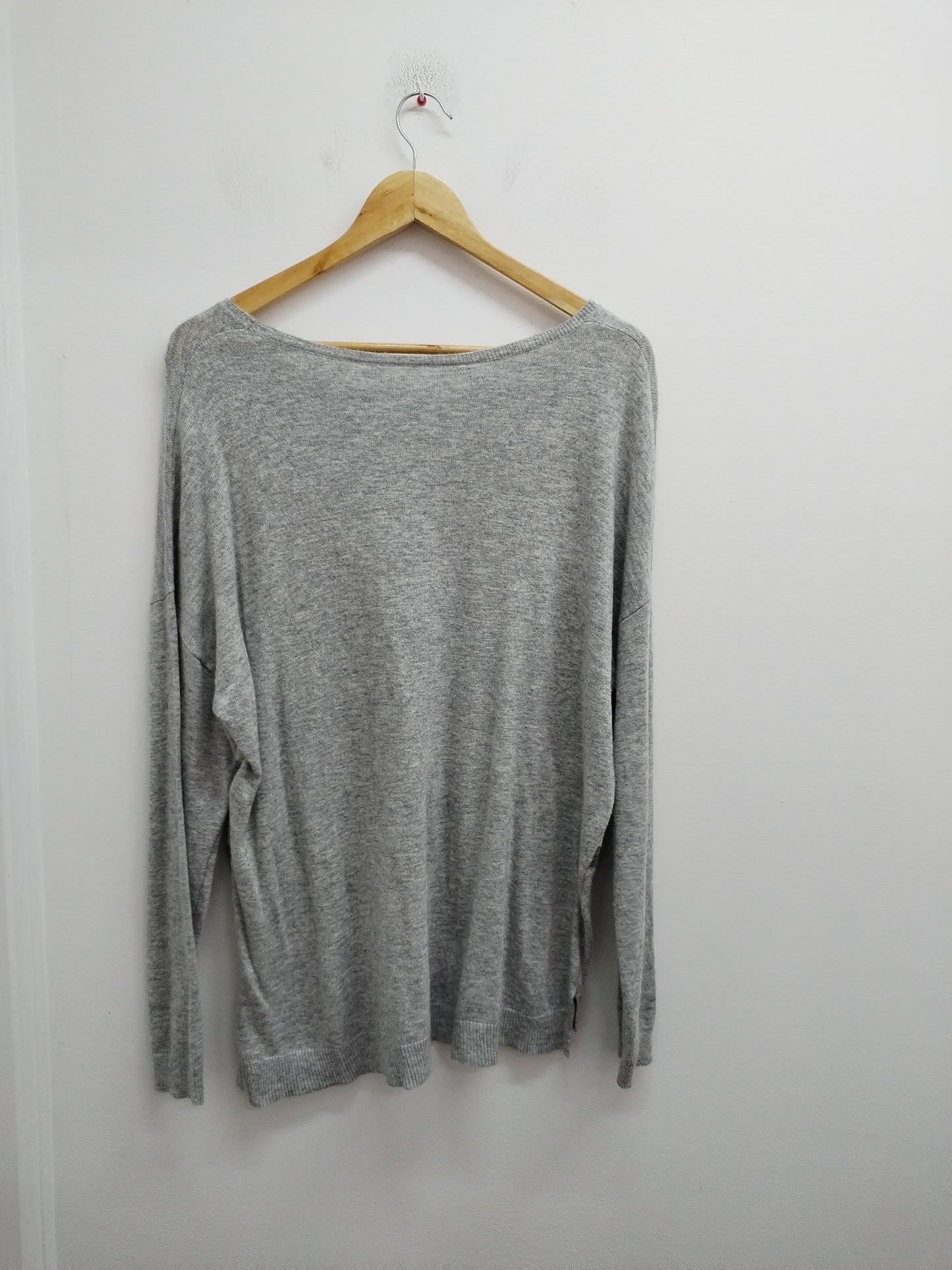 Pull fin gris clair avec rayures en sequins Taille XL