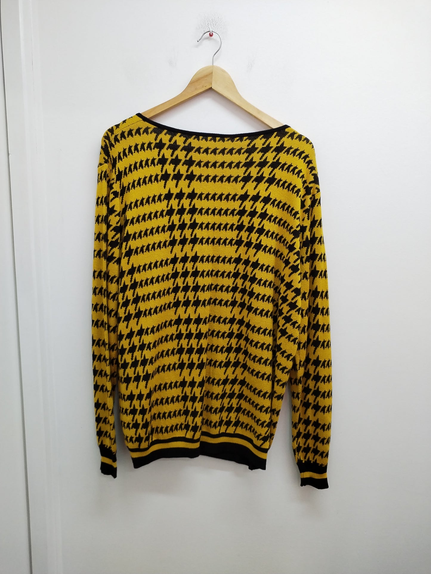 Pull jaune et noir motifs "pied de poule" Taille 2XL