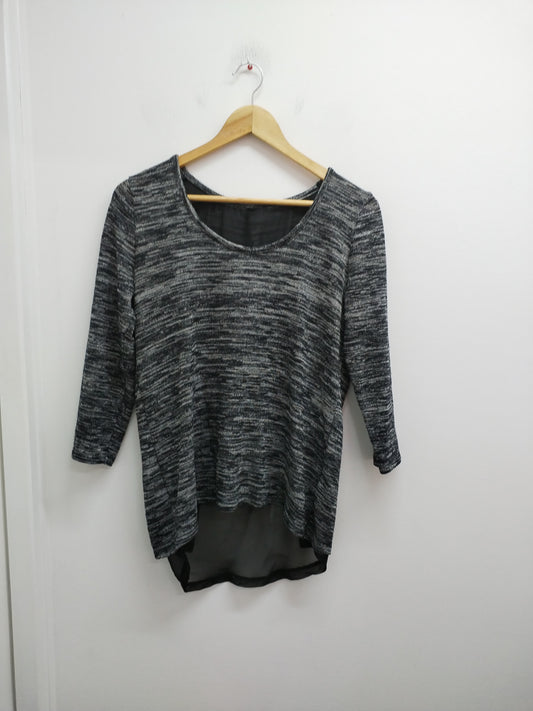 Pull fin manches 3/4 noir chiné avec voile dans le dos Taille S