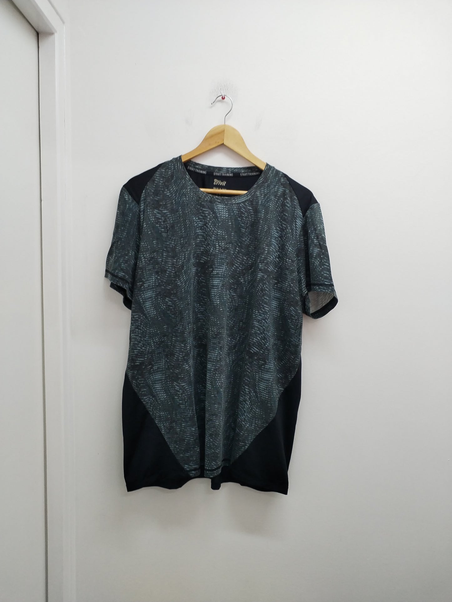 T-shirt de sport Crivit noir et imprimé Taille XL