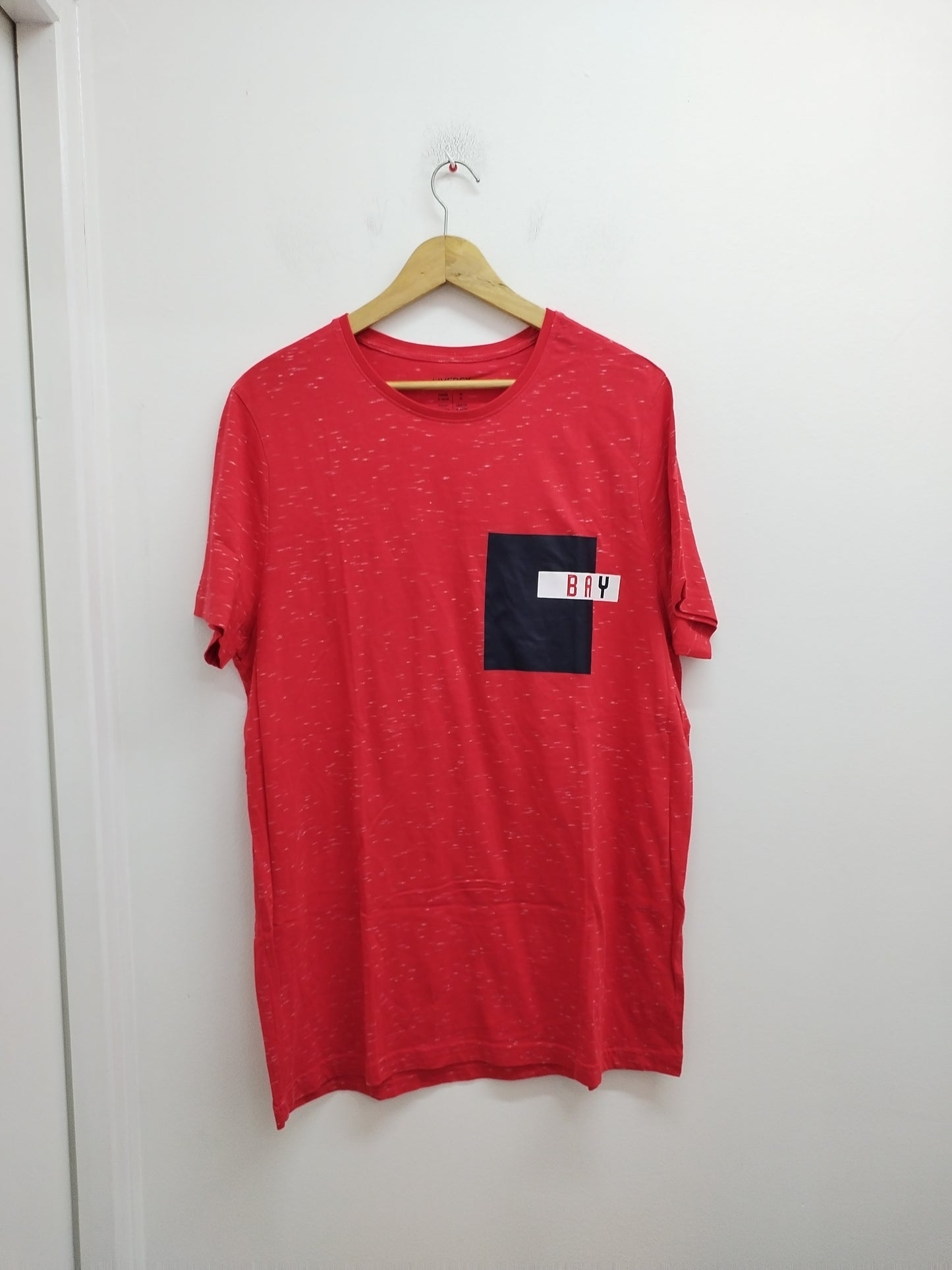 T-shirt Livergy rouge avec impression Taille XL