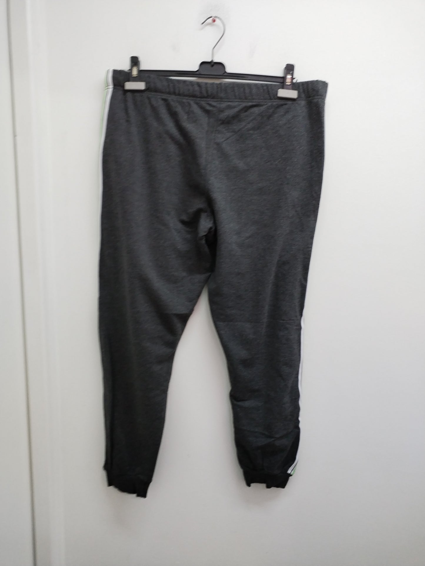 Jogging gris avec liseré vert Taille XL