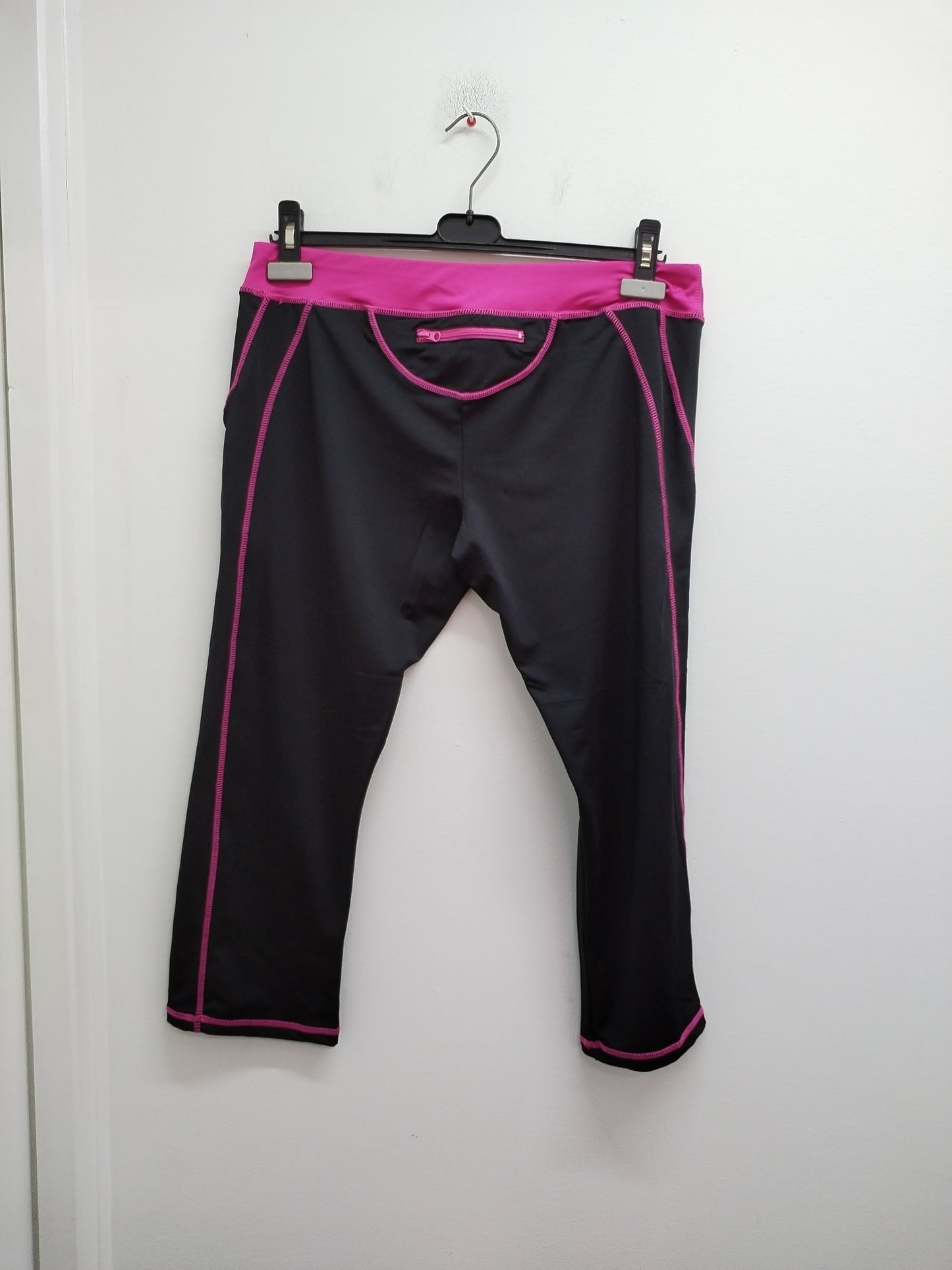 Pantacourt de sport noir et rose Taille L